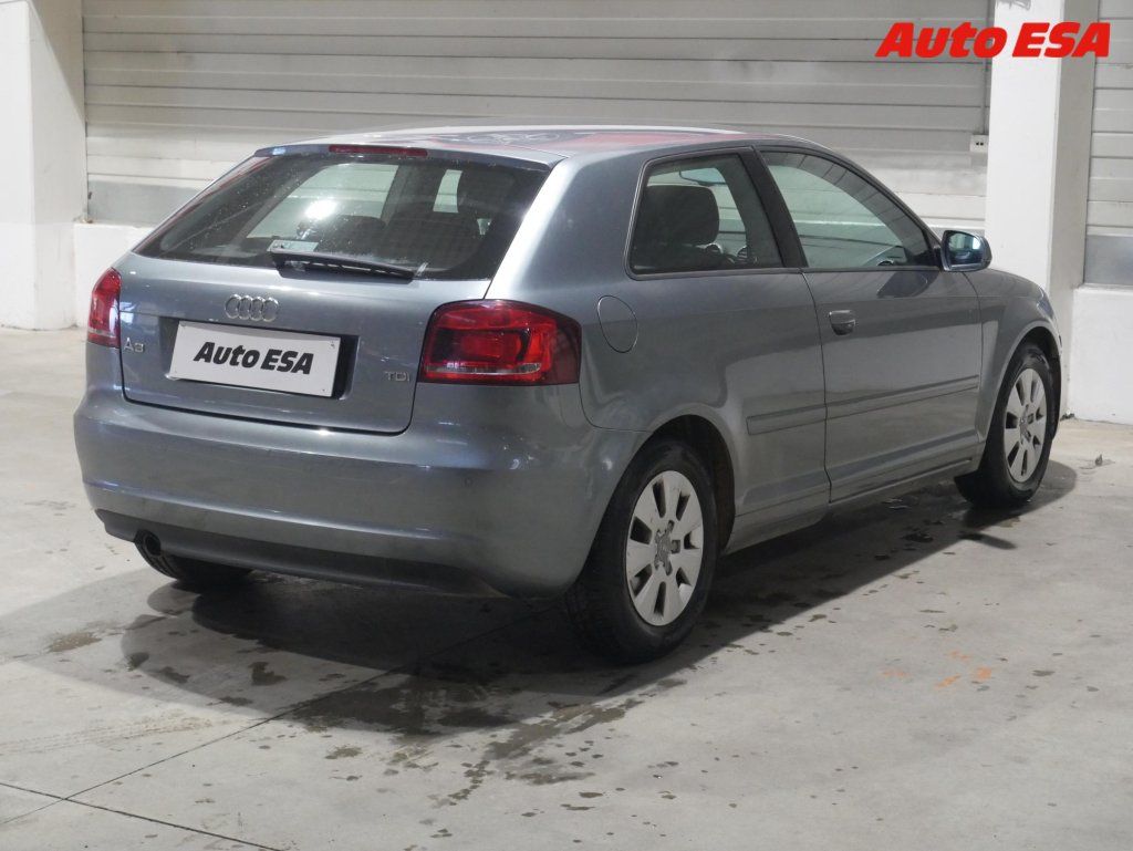Audi A3, 1.6 TDi,autoAC - fotka 4