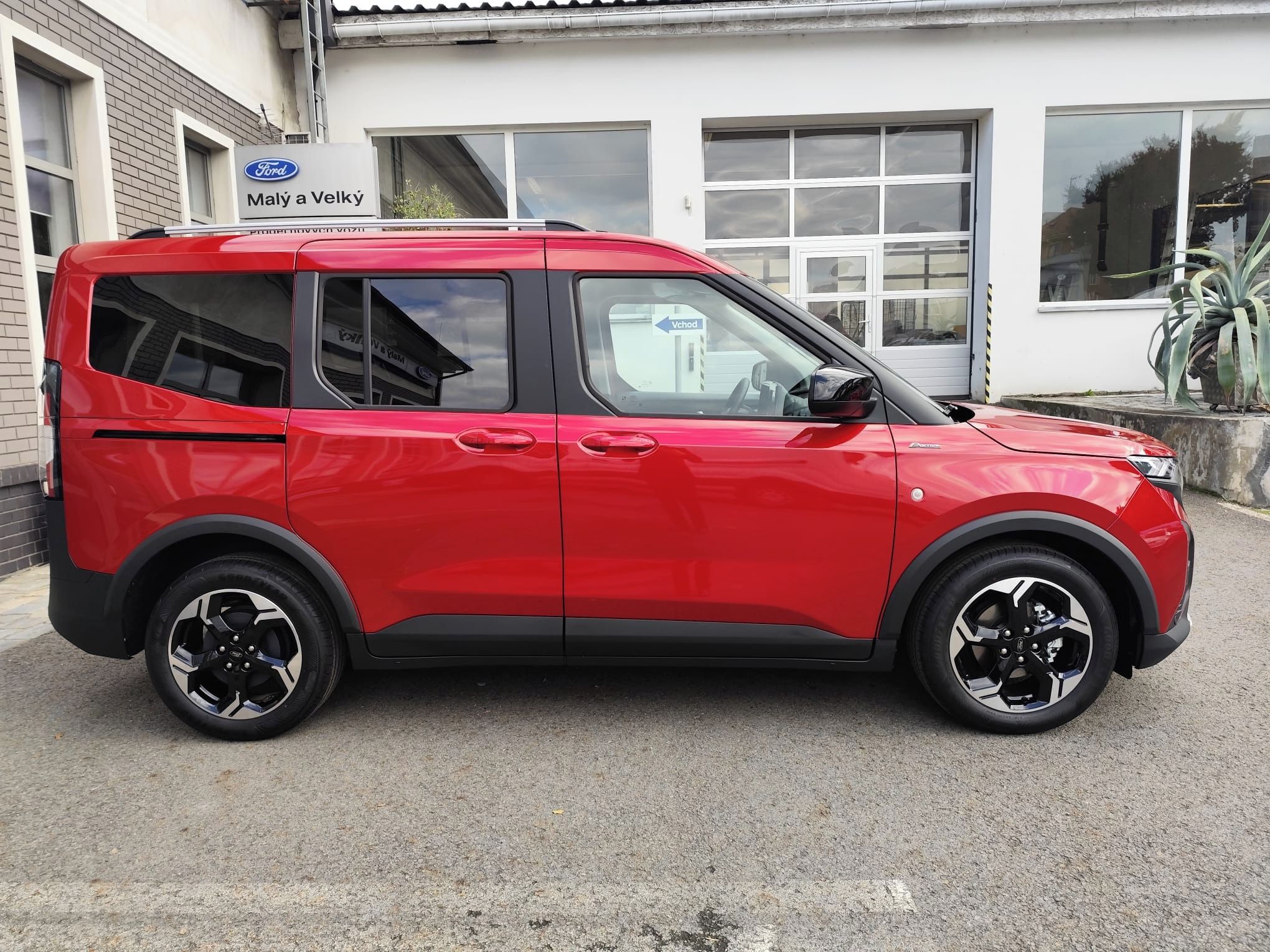 Ford Tourneo Courier, Active 1.0 EcoBoost 92 kW/125k - fotka 3