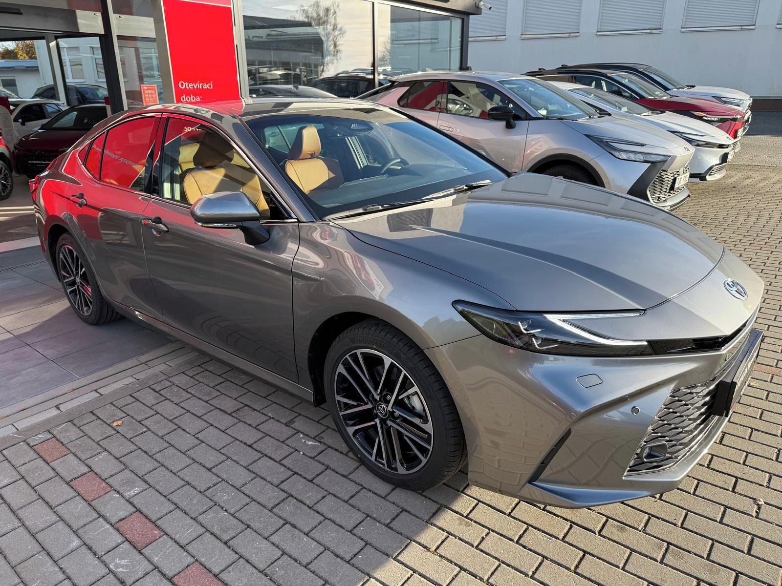 Toyota Camry, 2.5HEV 231PS Executive - fotka 2