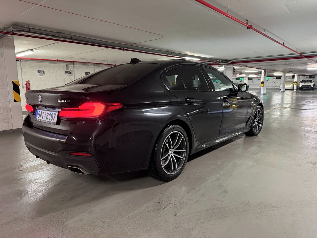 BMW Řada 5, BMW 530d xDrive M Sport 210 kW - fotka 6