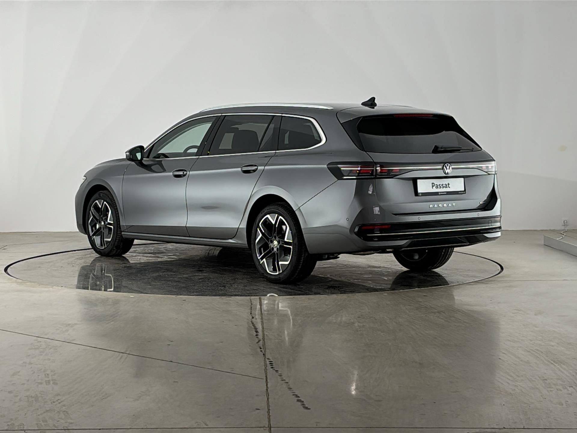 Volkswagen Passat, 2.0 TDI / 110 kW - fotka 4