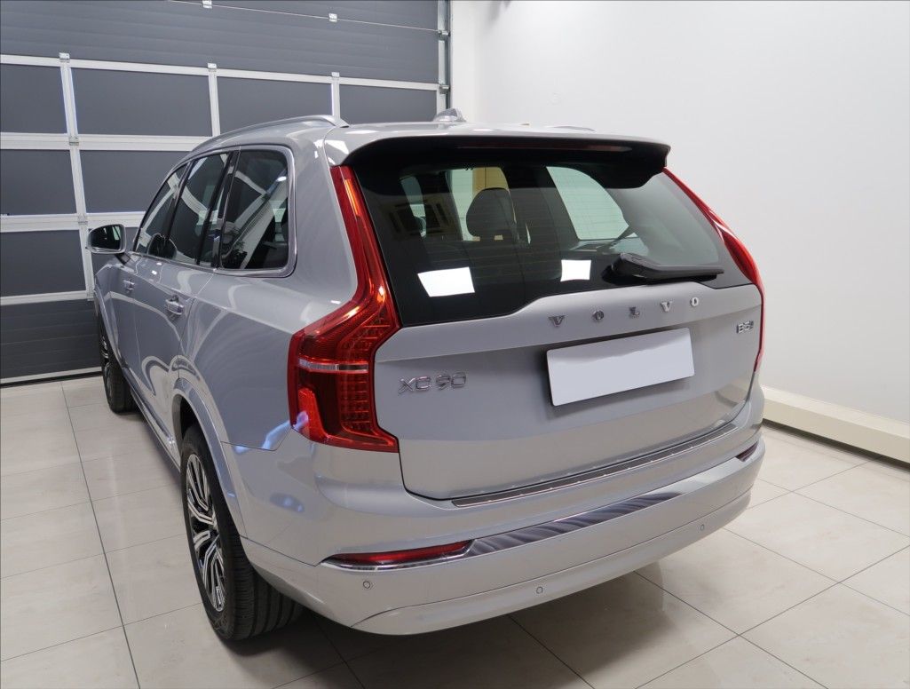 Volvo XC90, 2,0 B5 AWD AUT Plus Bright - fotka 4