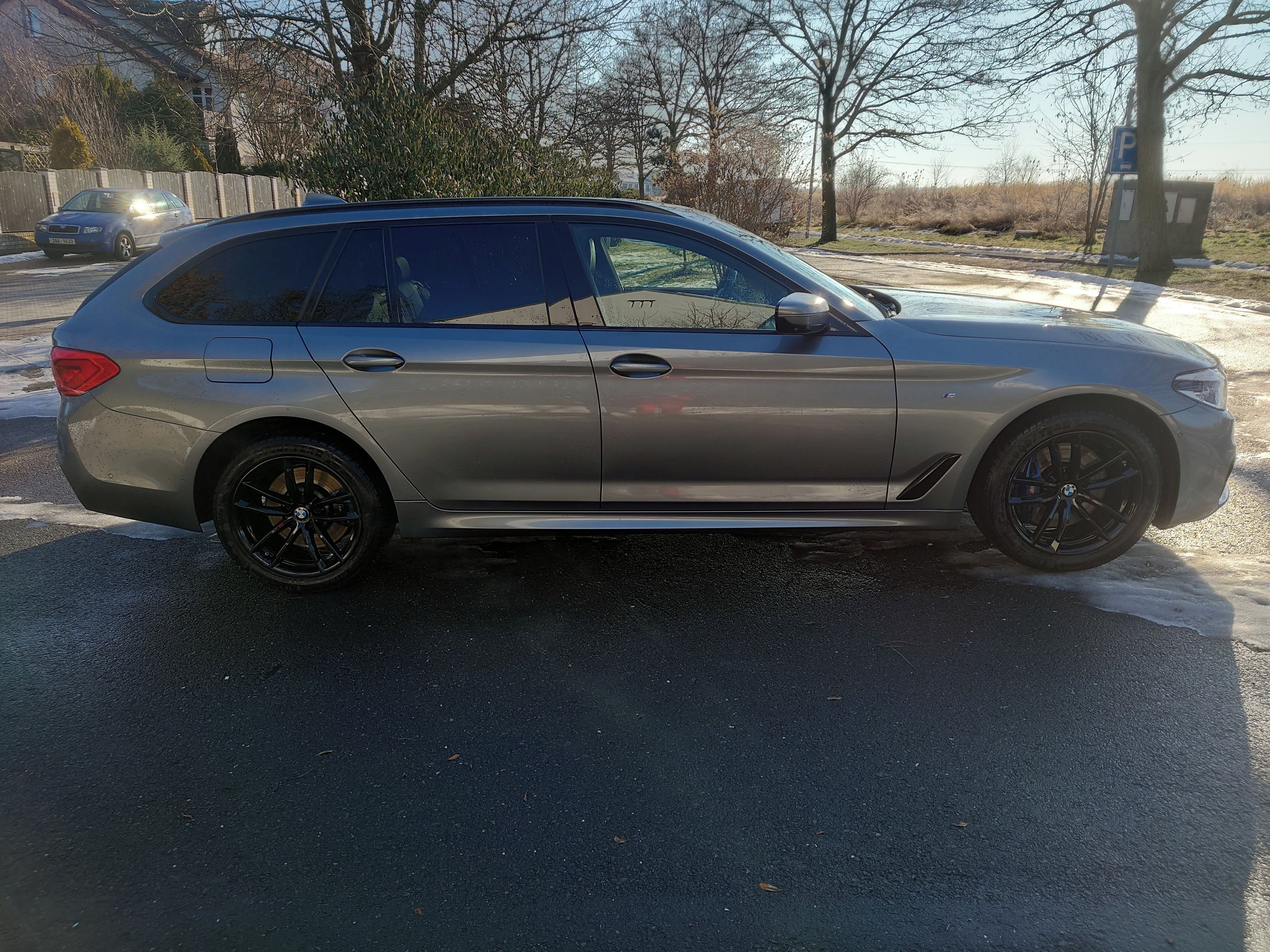 BMW Řada 5, 530d xDrive Touring Mpacket - fotka 2