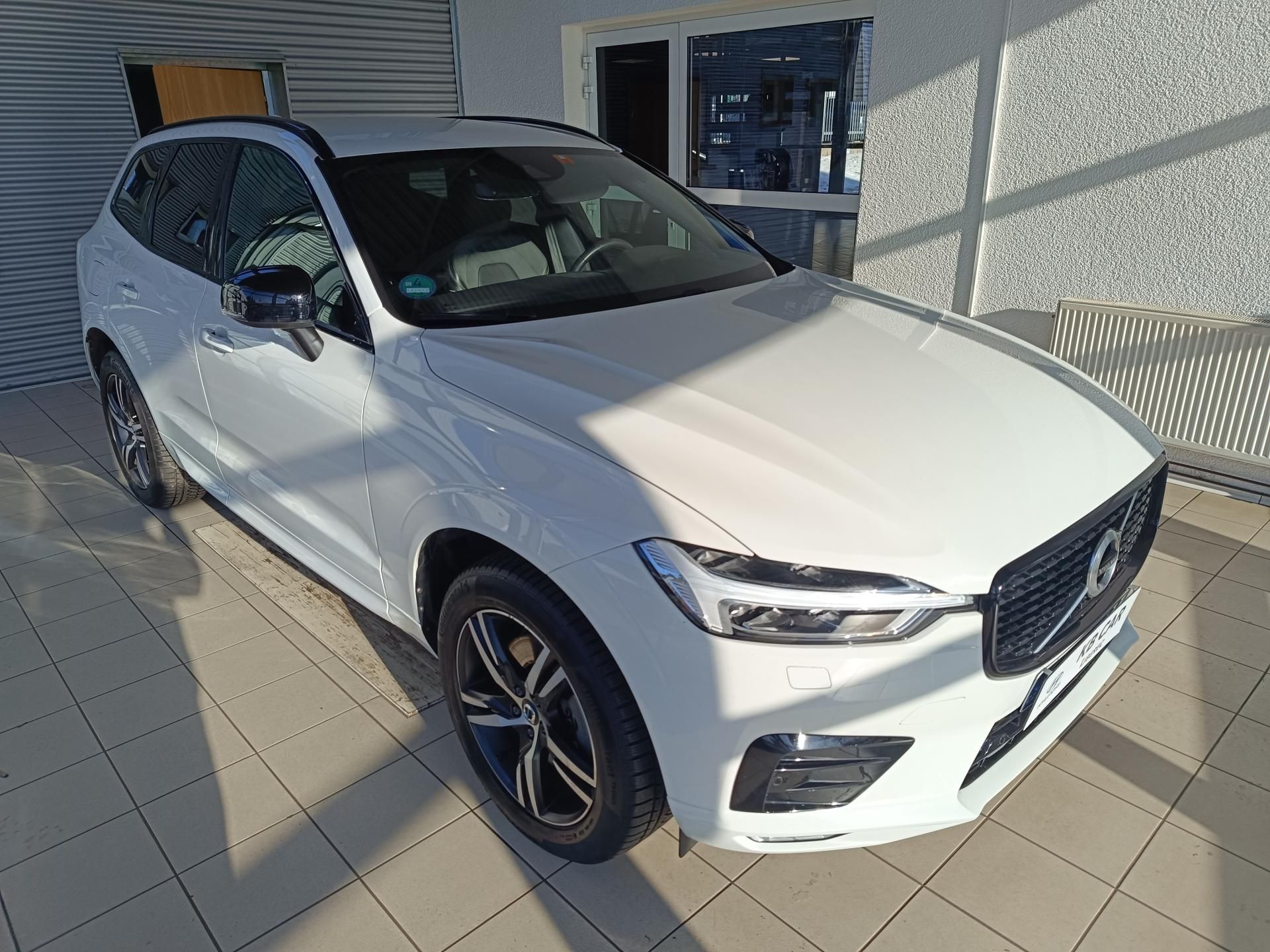 Volvo XC60, 2.0 B5 AWD 173kW R-Design AT - fotka 5