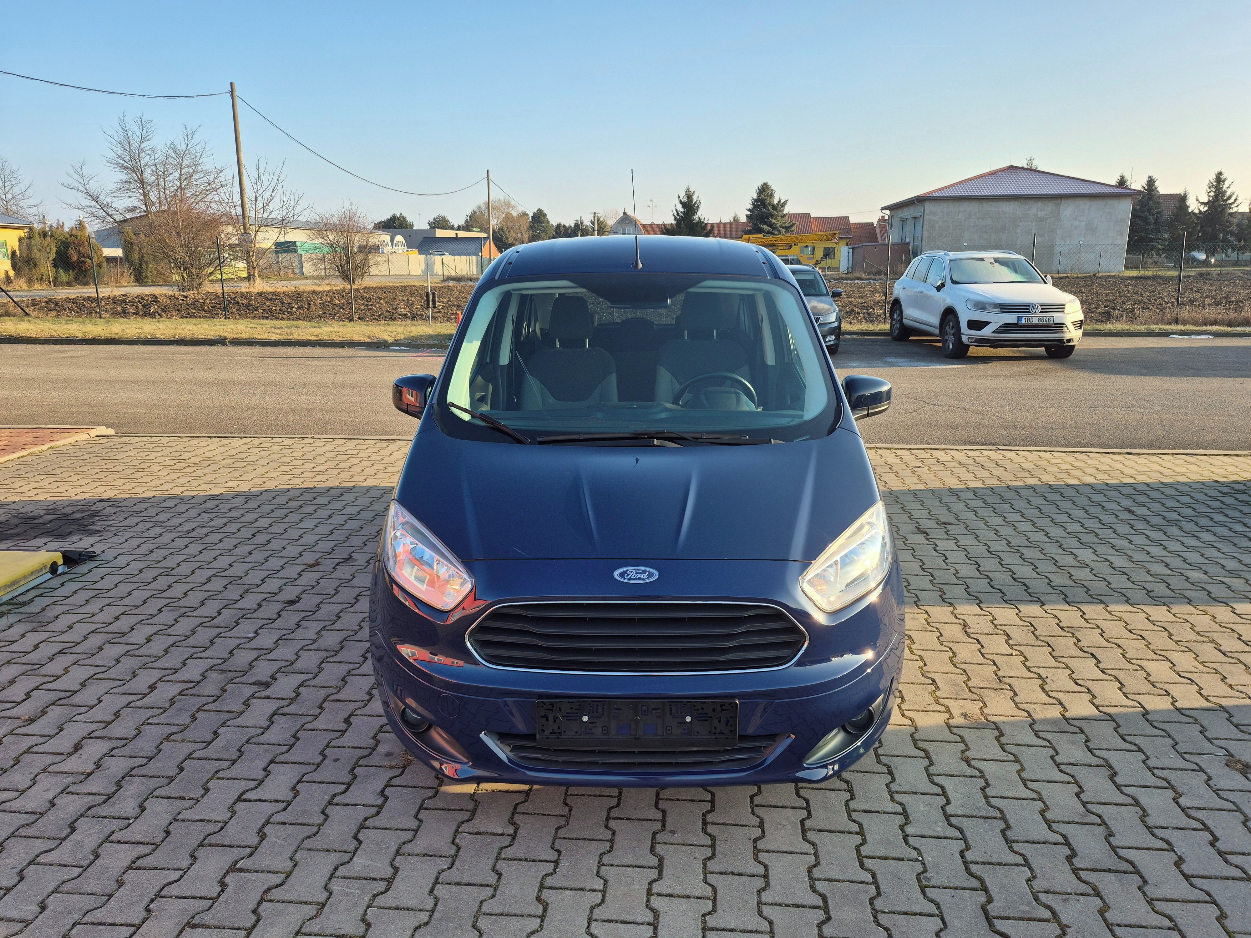 Ford Tourneo Courier, 1.5TDCI, 55kW, 1.maj, serviska - fotka 2