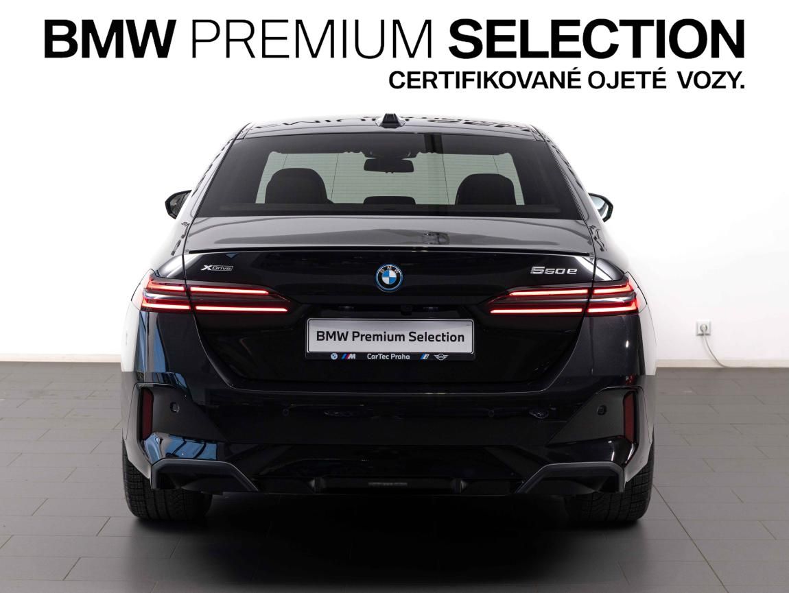 BMW Řada 5, 550e xDrive - fotka 4