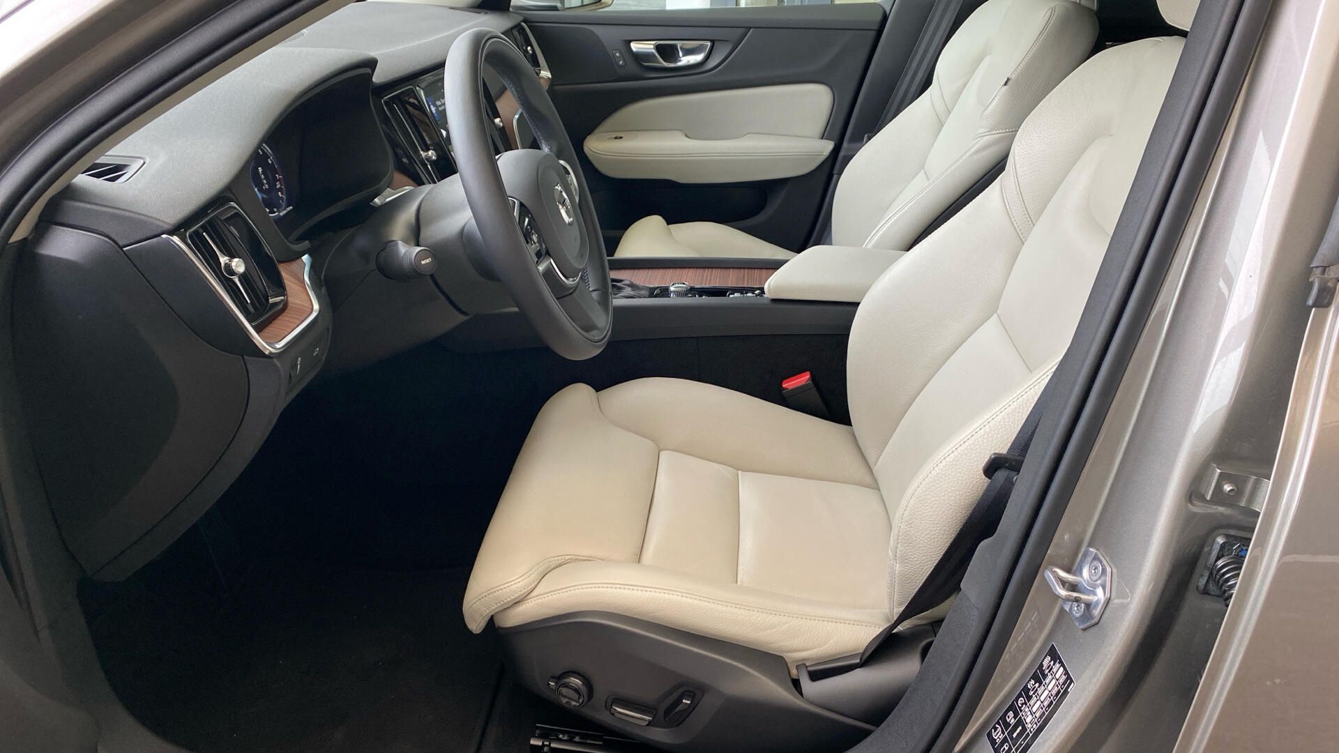 Volvo V60, INSCRIPTION, T4 FWD Drive-E, 1 - fotka 5