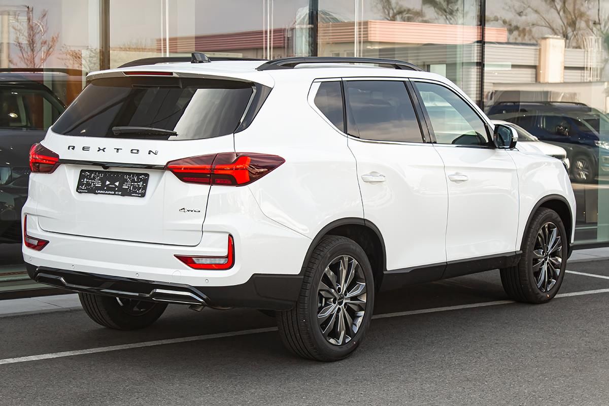SsangYong Rexton, 2,2 e-XDI 4WD Premium Black - fotka 5