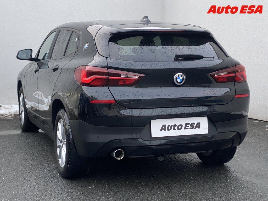 BMW X2, 1.5T sDrive18i,LED,navi - fotka 6