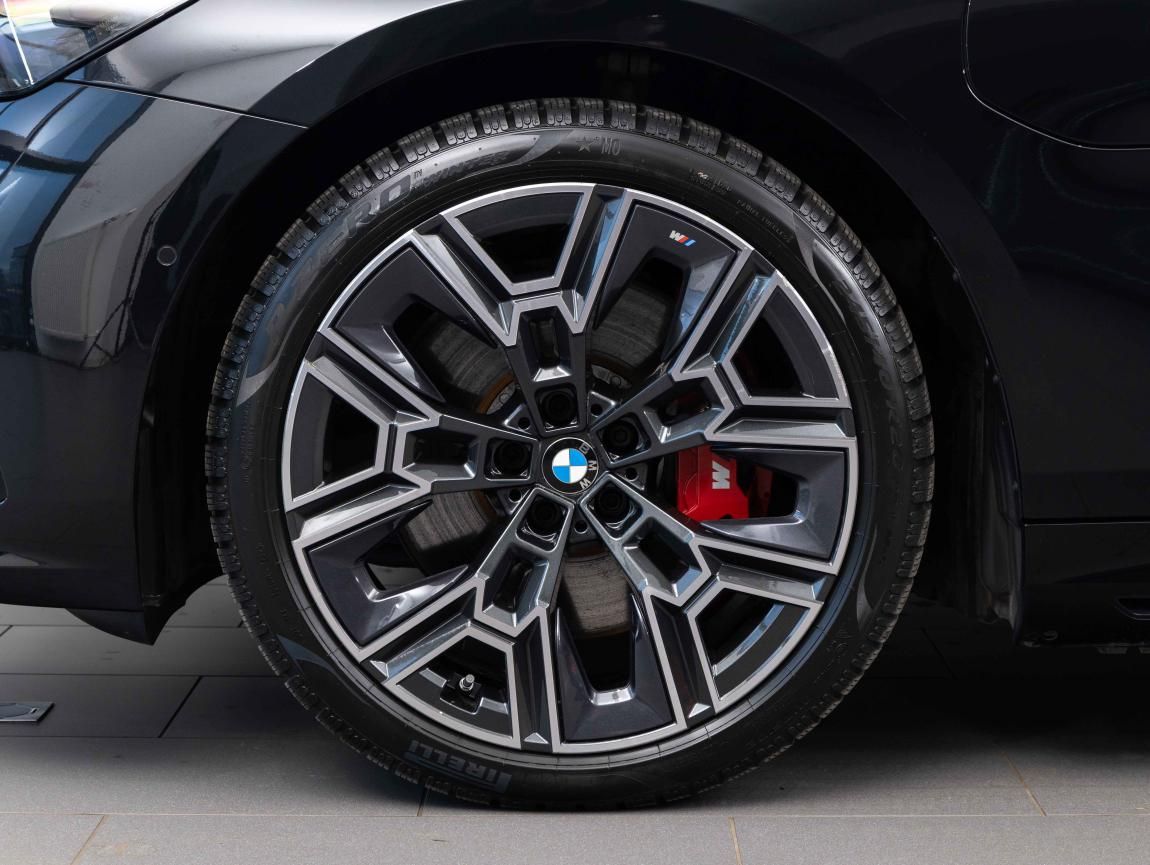 BMW Řada 5, 550e xDrive - fotka 6