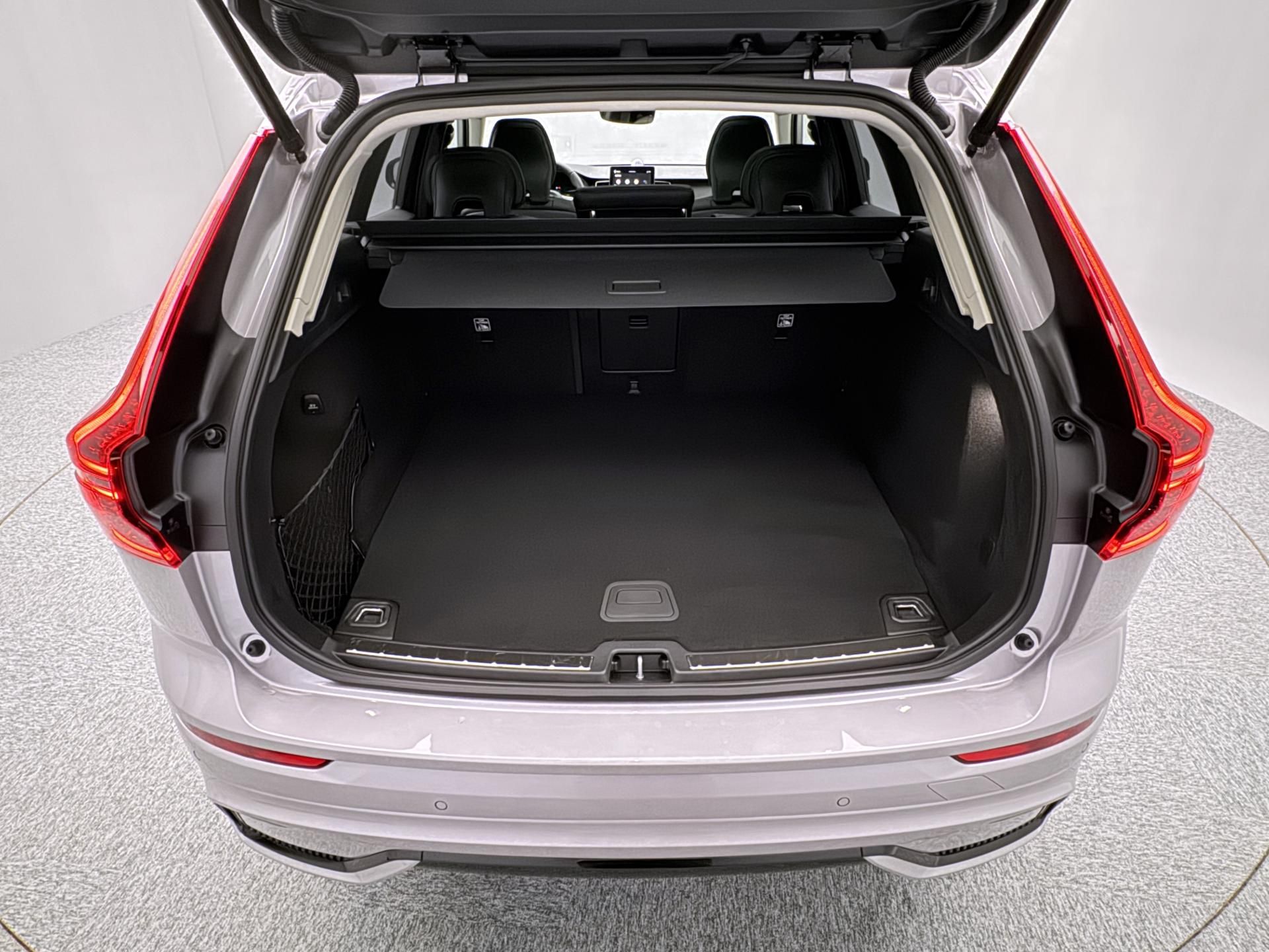 Volvo XC60, T6 AWD AUT DARK ULTRA - fotka 6