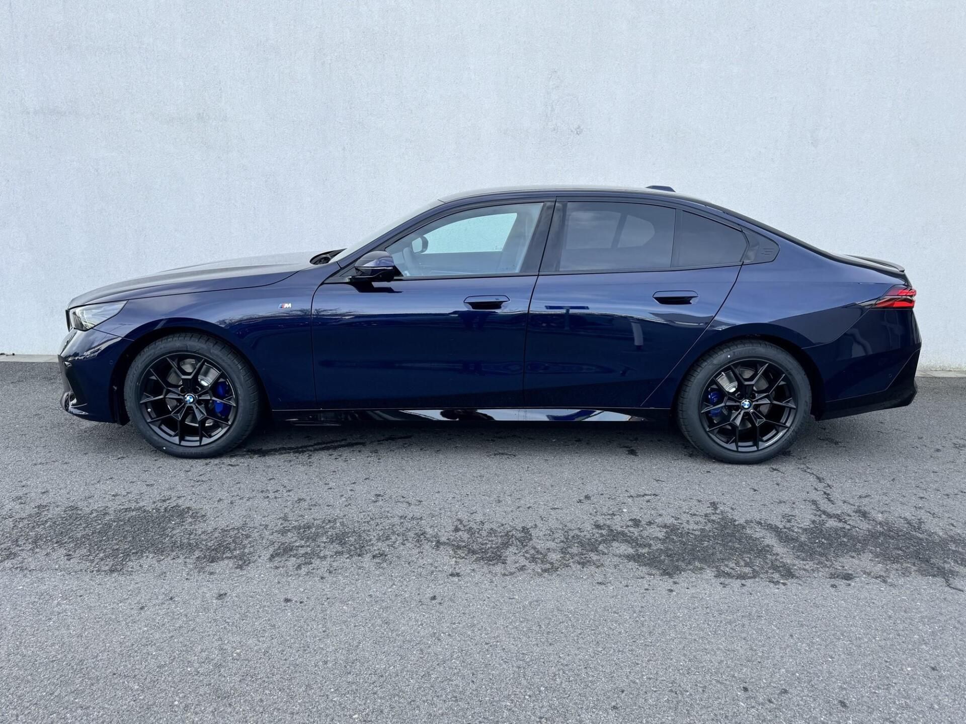 BMW Řada 5, 520d xDrive Sedan - fotka 4