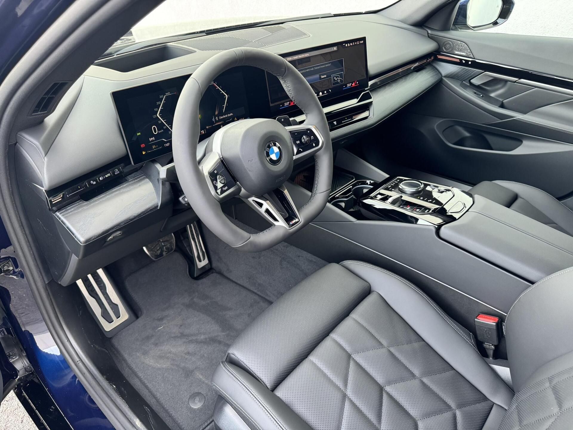 BMW Řada 5, 520d xDrive Sedan - fotka 6