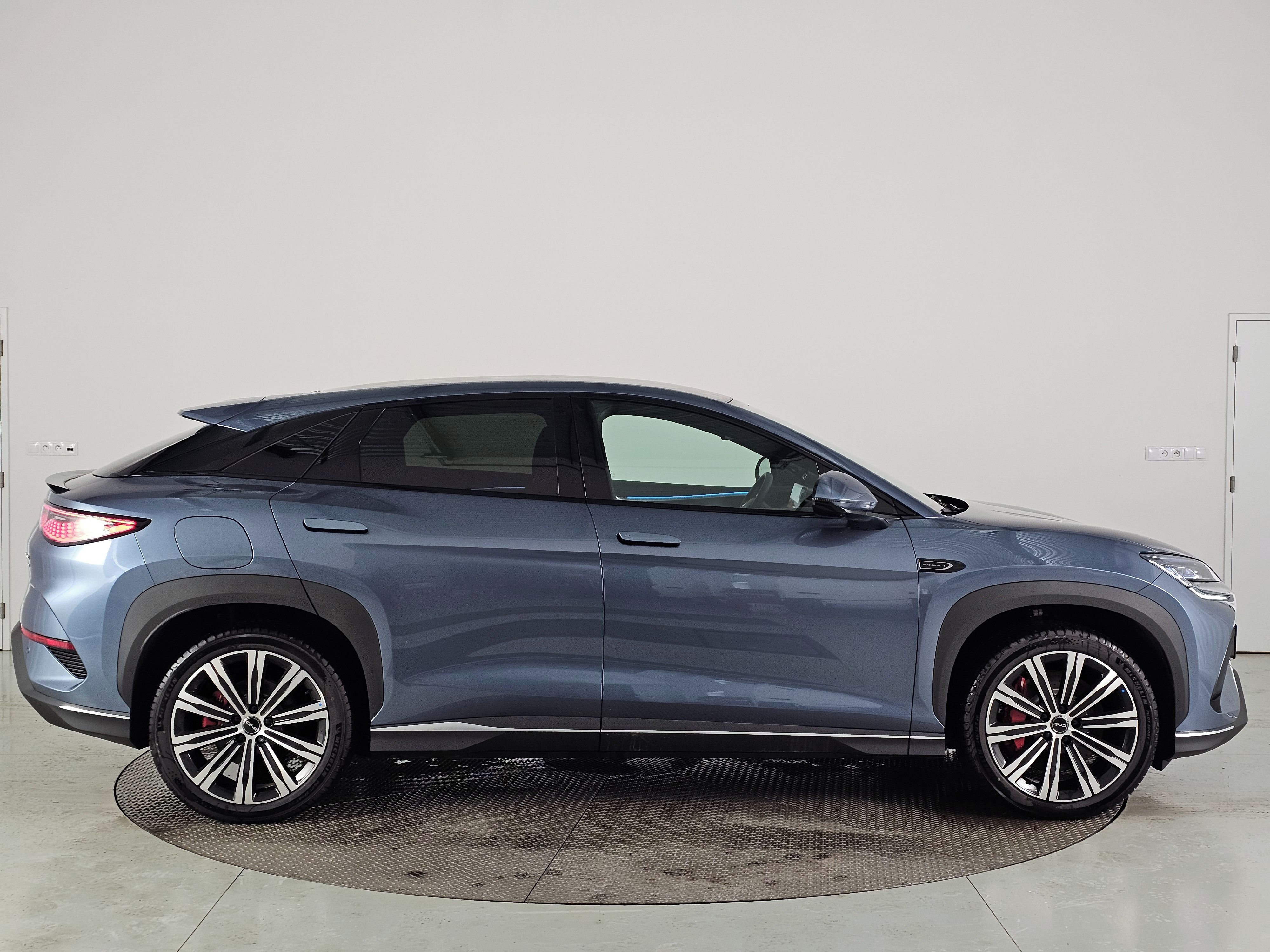 BYD Sealion 7, 530 k Design 82,5kWh AWD - fotka 6