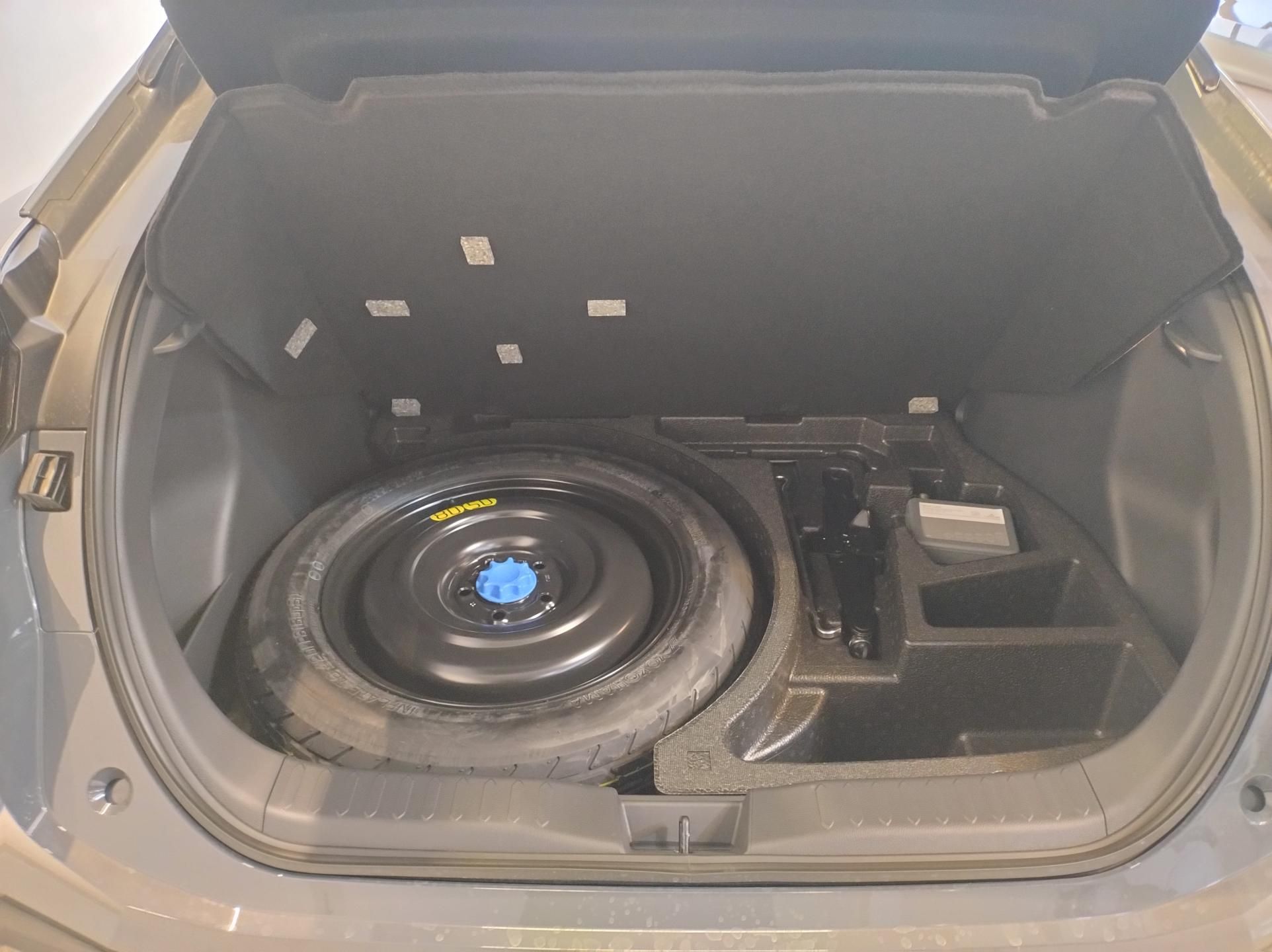 Toyota C-HR, 1.8 FHEV 2026 LIMITED EDITION+ - fotka 6