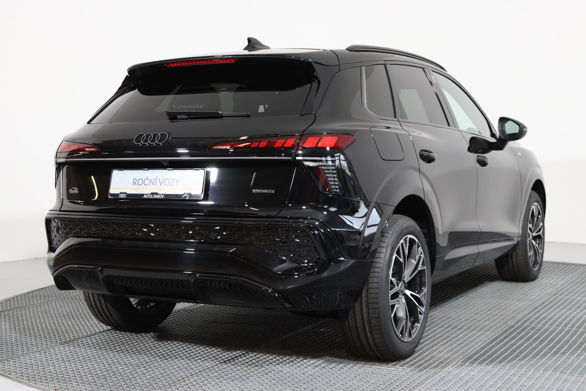 Audi Q3, TFSI 150 kW quattro Stronic - fotka 5
