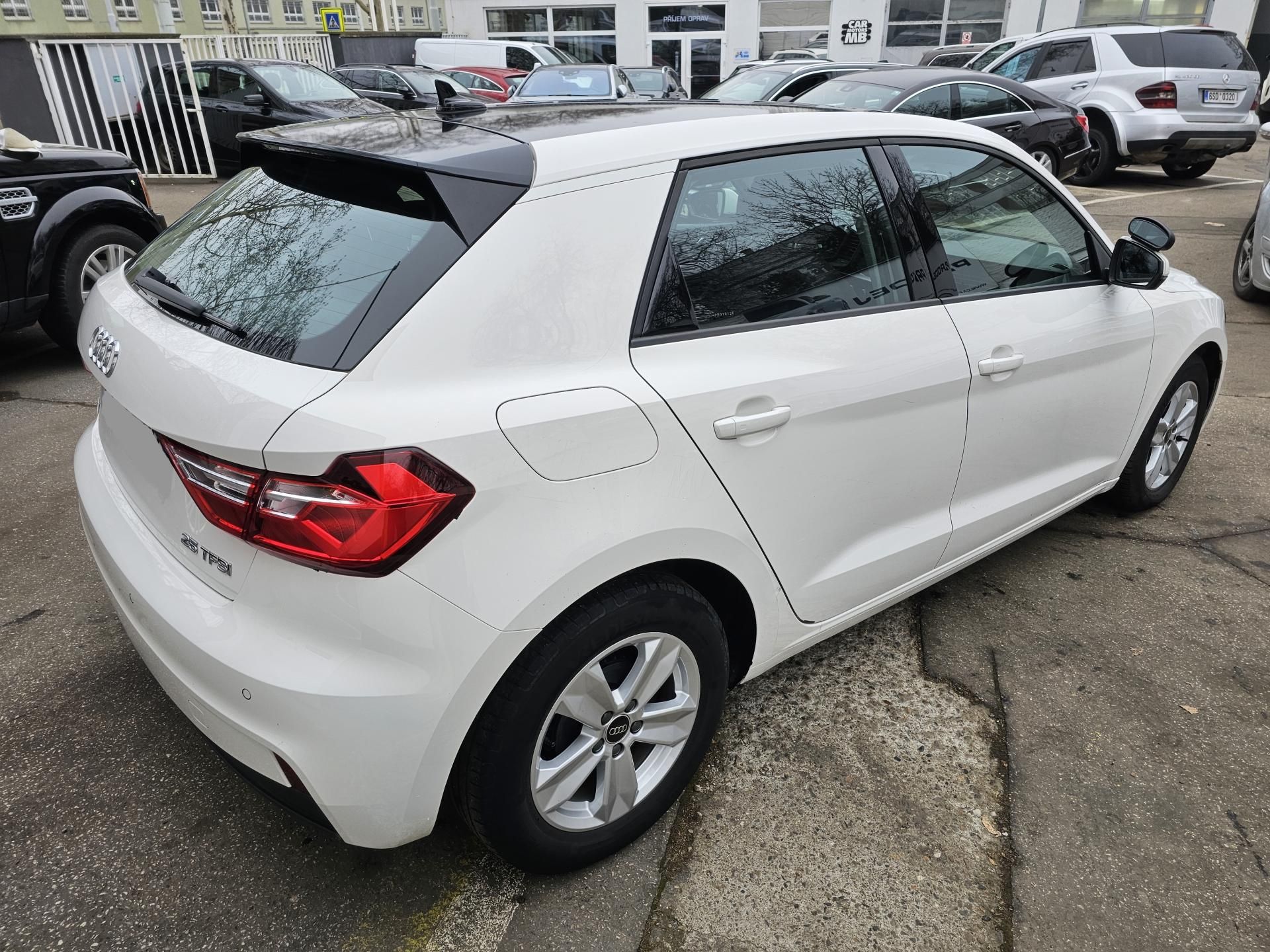 Audi A1, 25TFSI černá střecha 1.maj - fotka 3