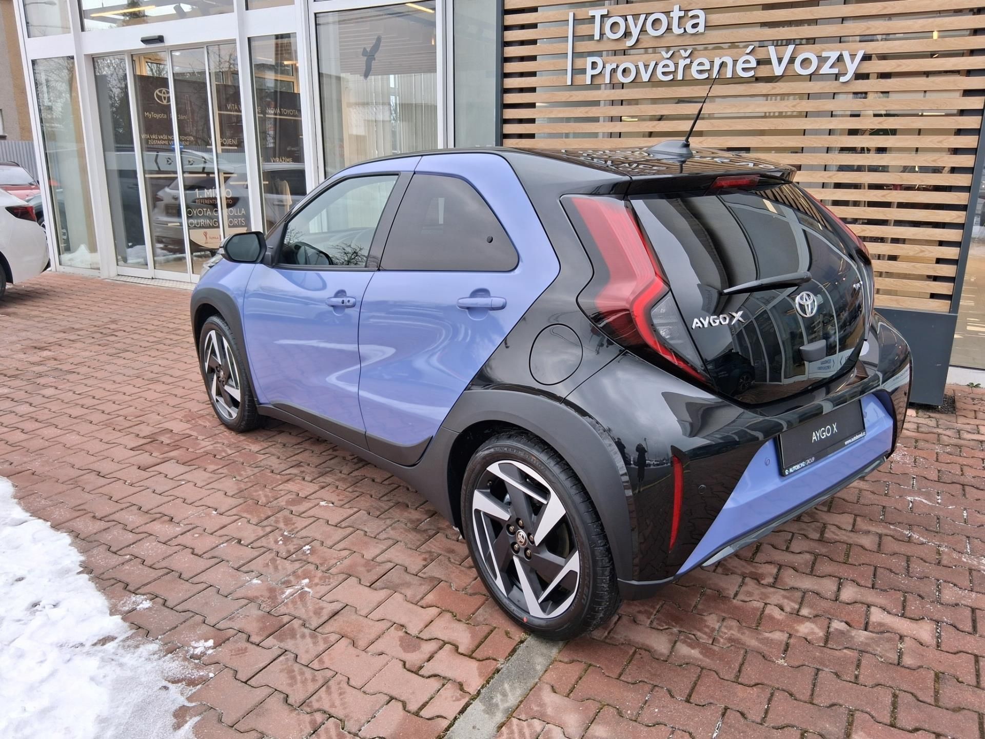 Toyota Aygo, 1,5 HEV EXECUTIVE - fotka 5