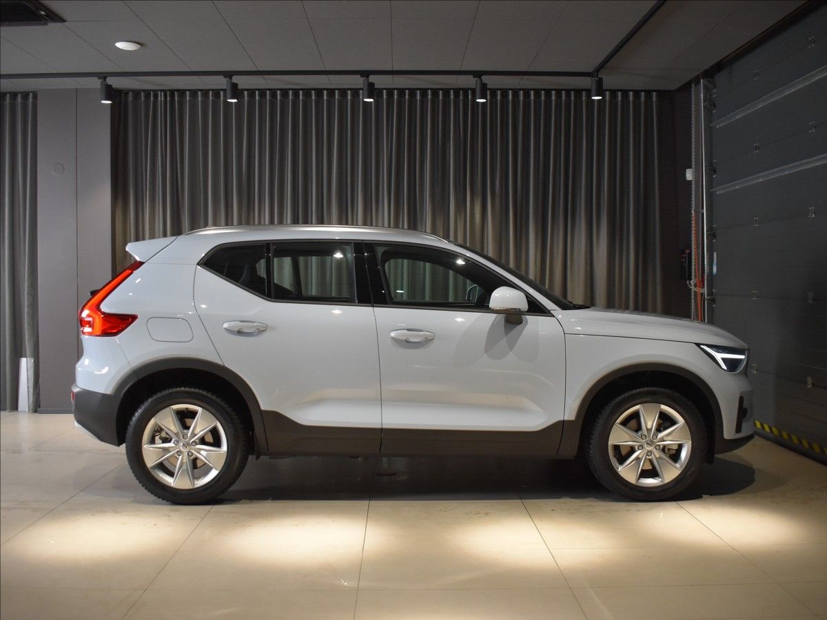 Volvo XC40, 2,0 B3  Core - fotka 3