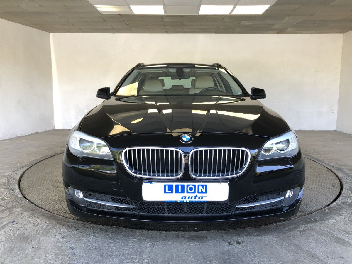 BMW Řada 5, 3,0 525d Touring - fotka 2