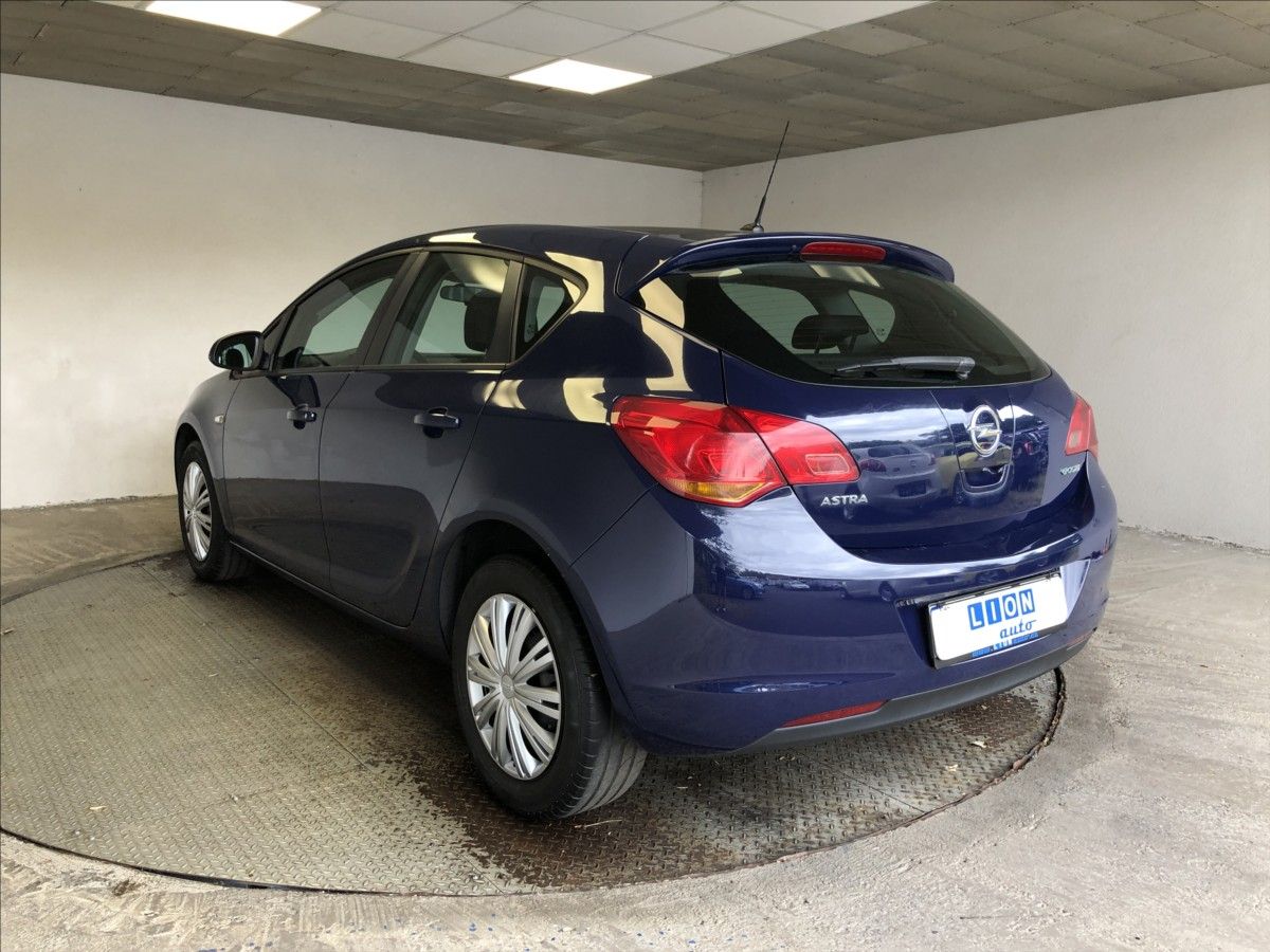 Opel Astra, 1,4 16V - fotka 5