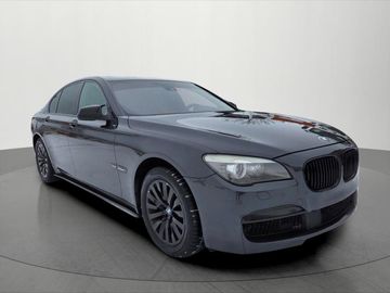 4,4 300 KW 750i xDrive