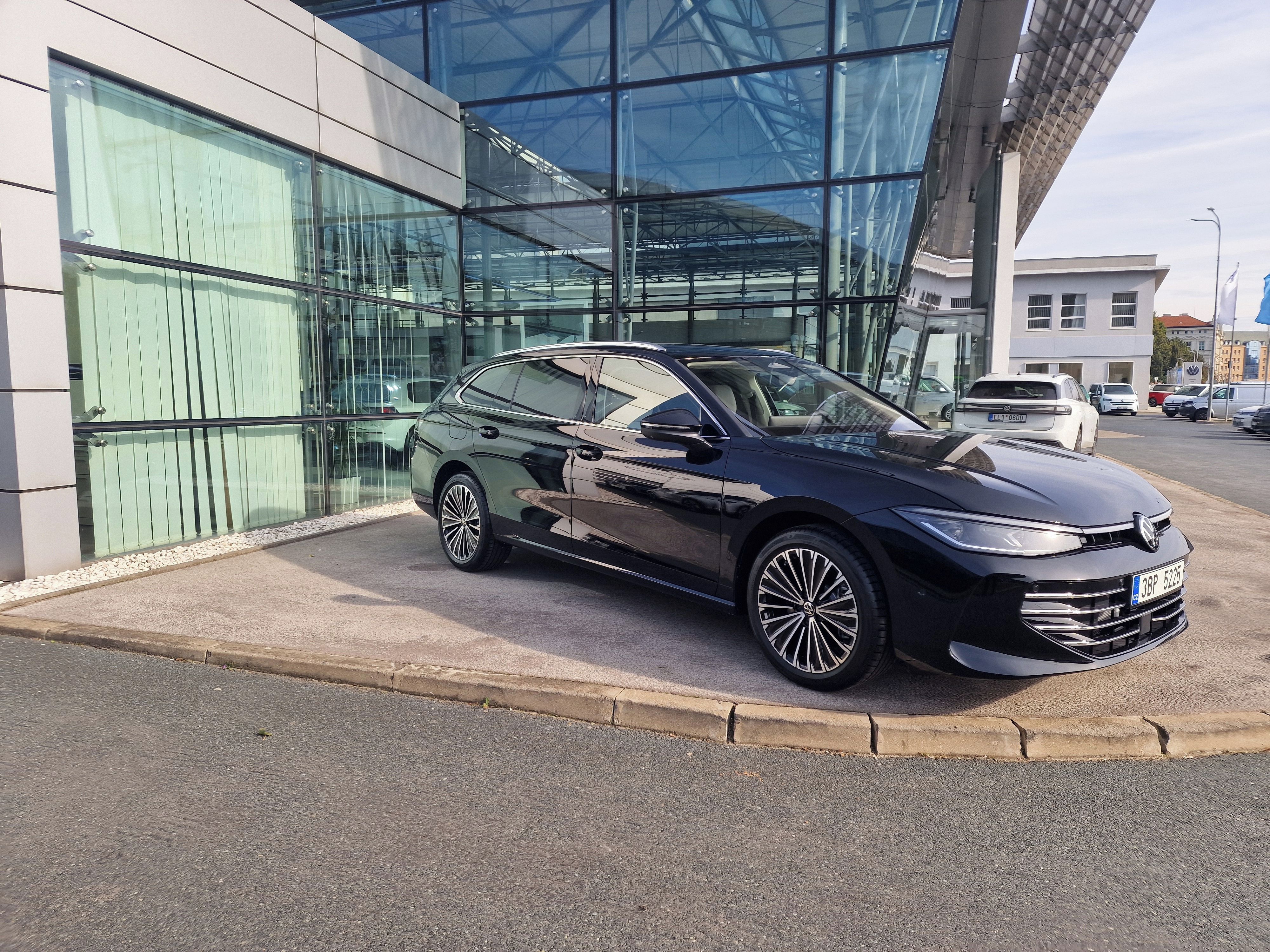 Volkswagen Passat, 2.0 TDI 4Motion 7DSG Elengace - fotka 2
