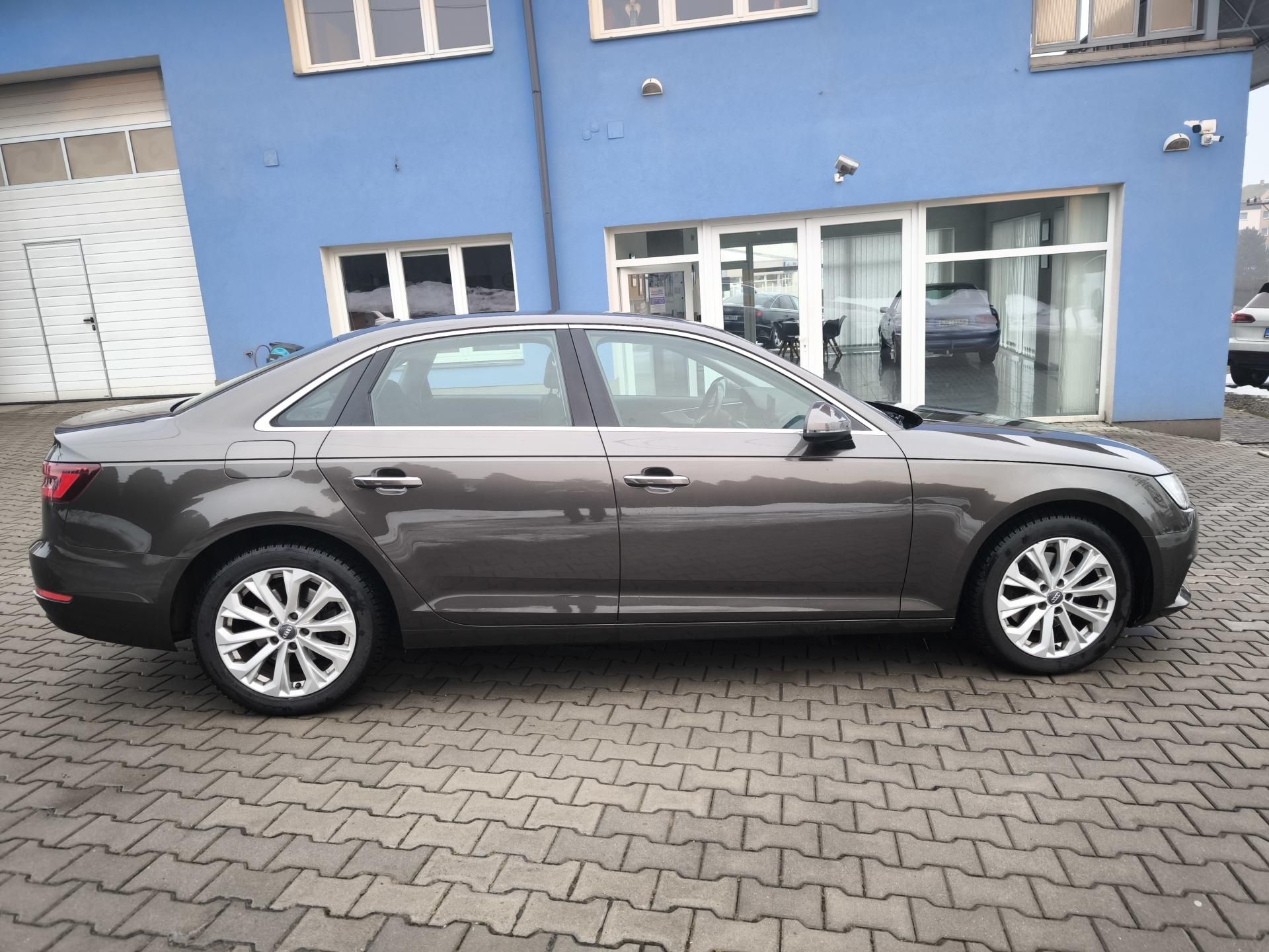 Audi A4, 2.0 TDi - fotka 4