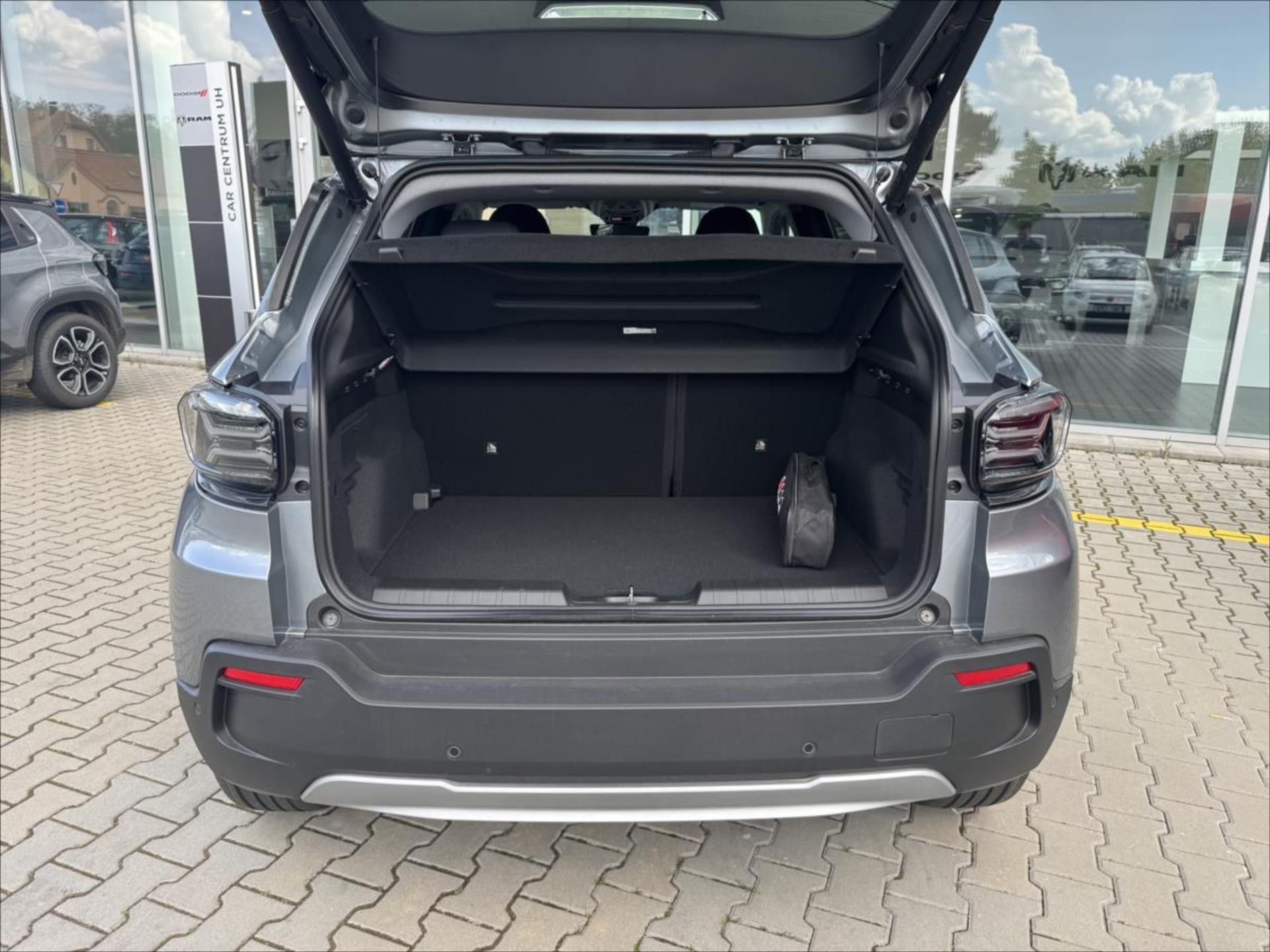 Jeep Avenger, 156K 54kWh  Summit Electric - fotka 6
