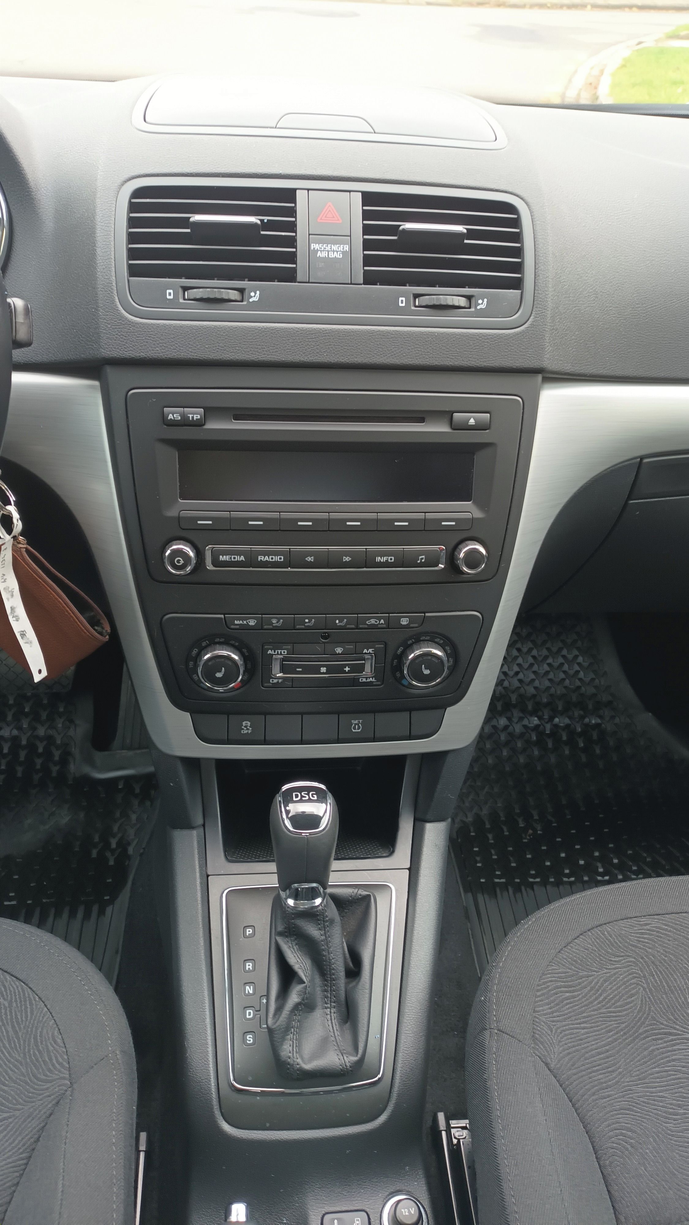 Škoda Yeti, 1,4TSI 90kW DSG AMBIENTE - fotka 6