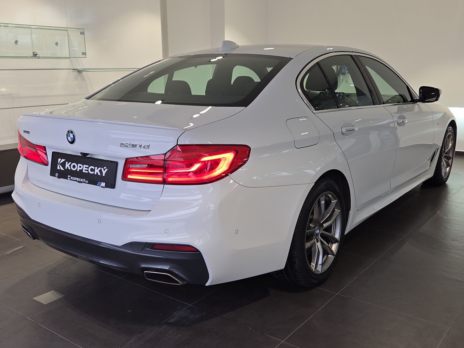 BMW Řada 5, 530d xDrive M Sport - fotka 6