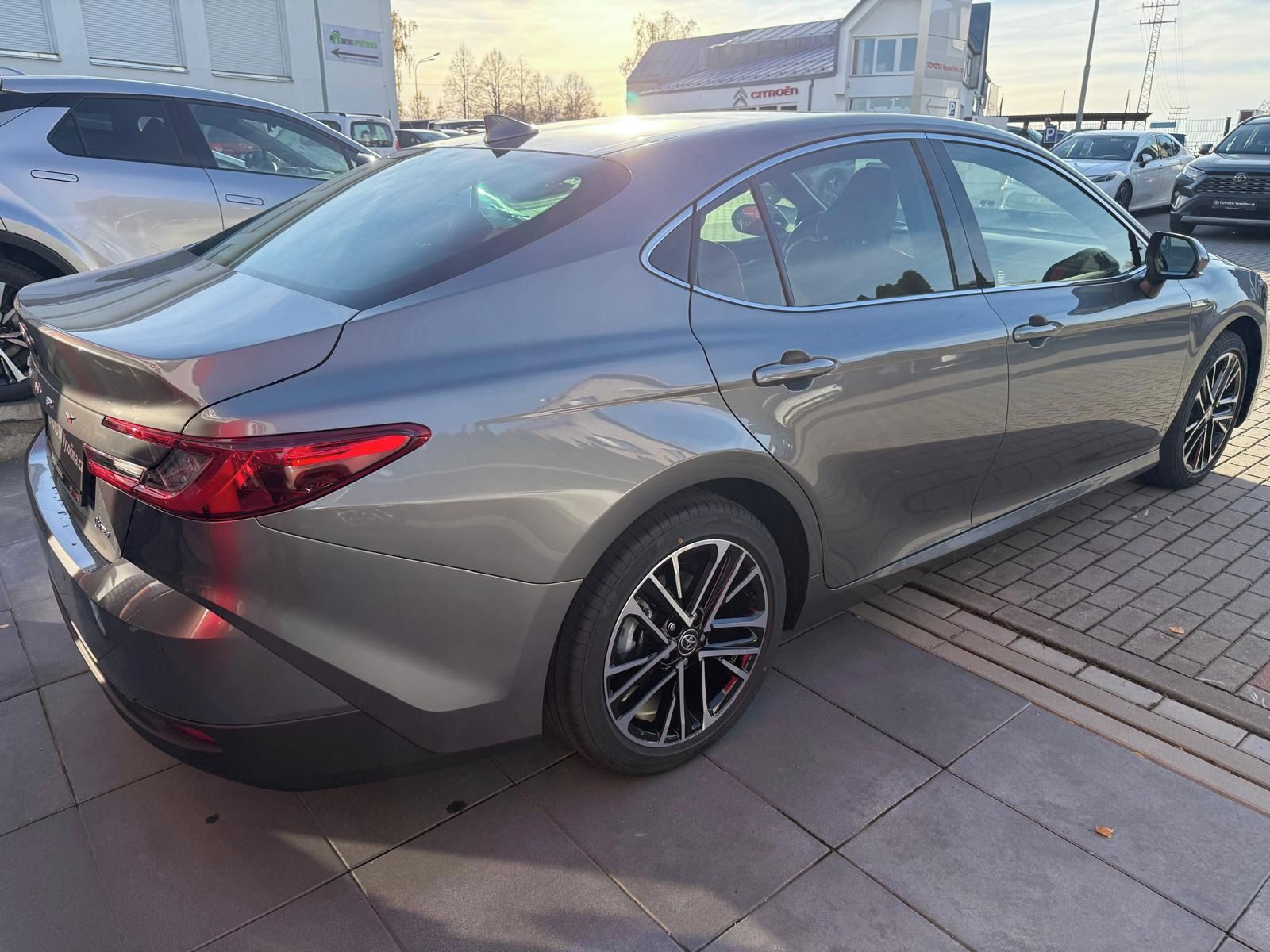 Toyota Camry, 2.5HEV 231PS Executive - fotka 4