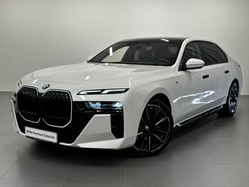 750e xDrive Sedan