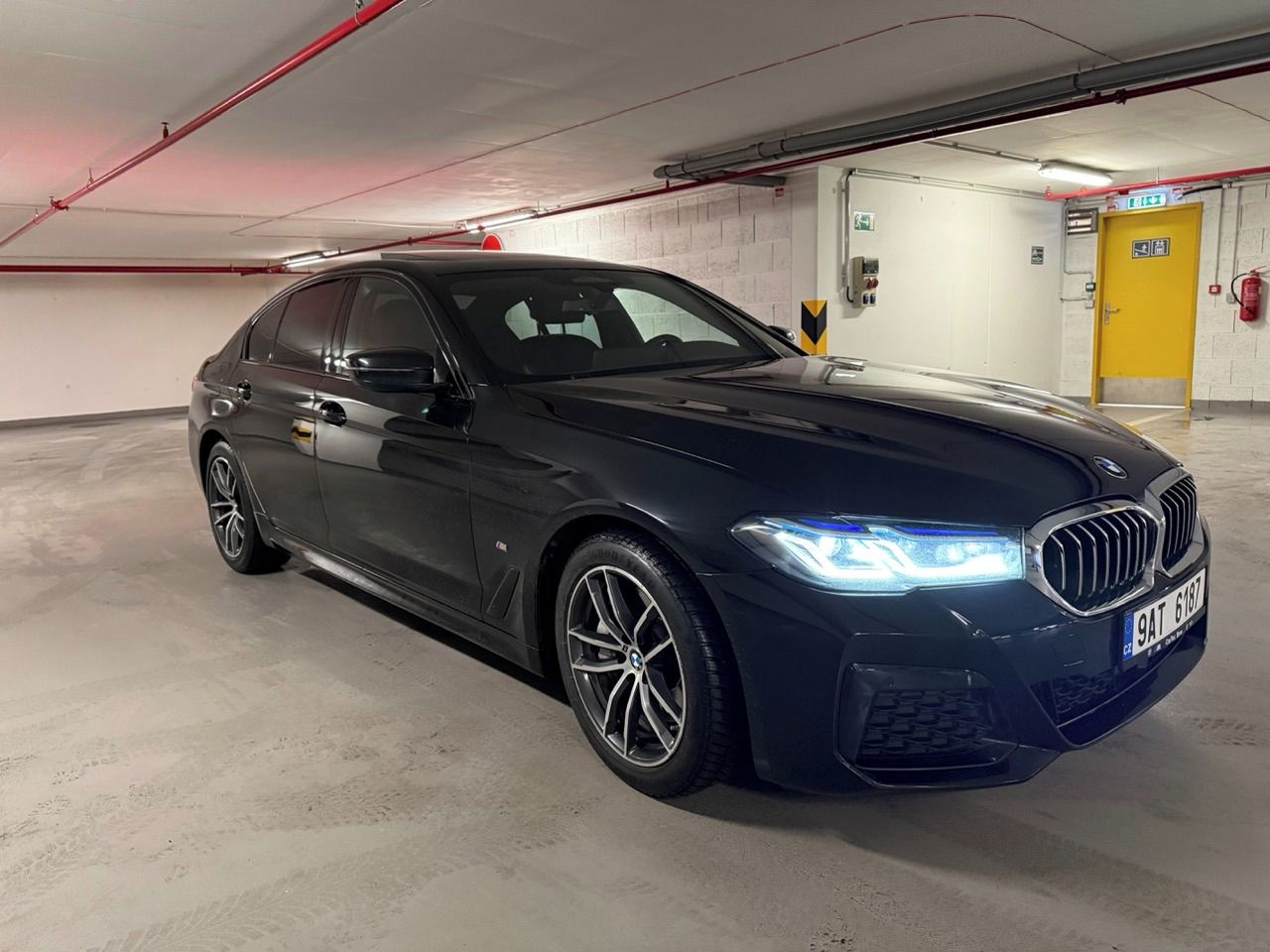 BMW Řada 5, BMW 530d xDrive M Sport 210 kW - fotka 3