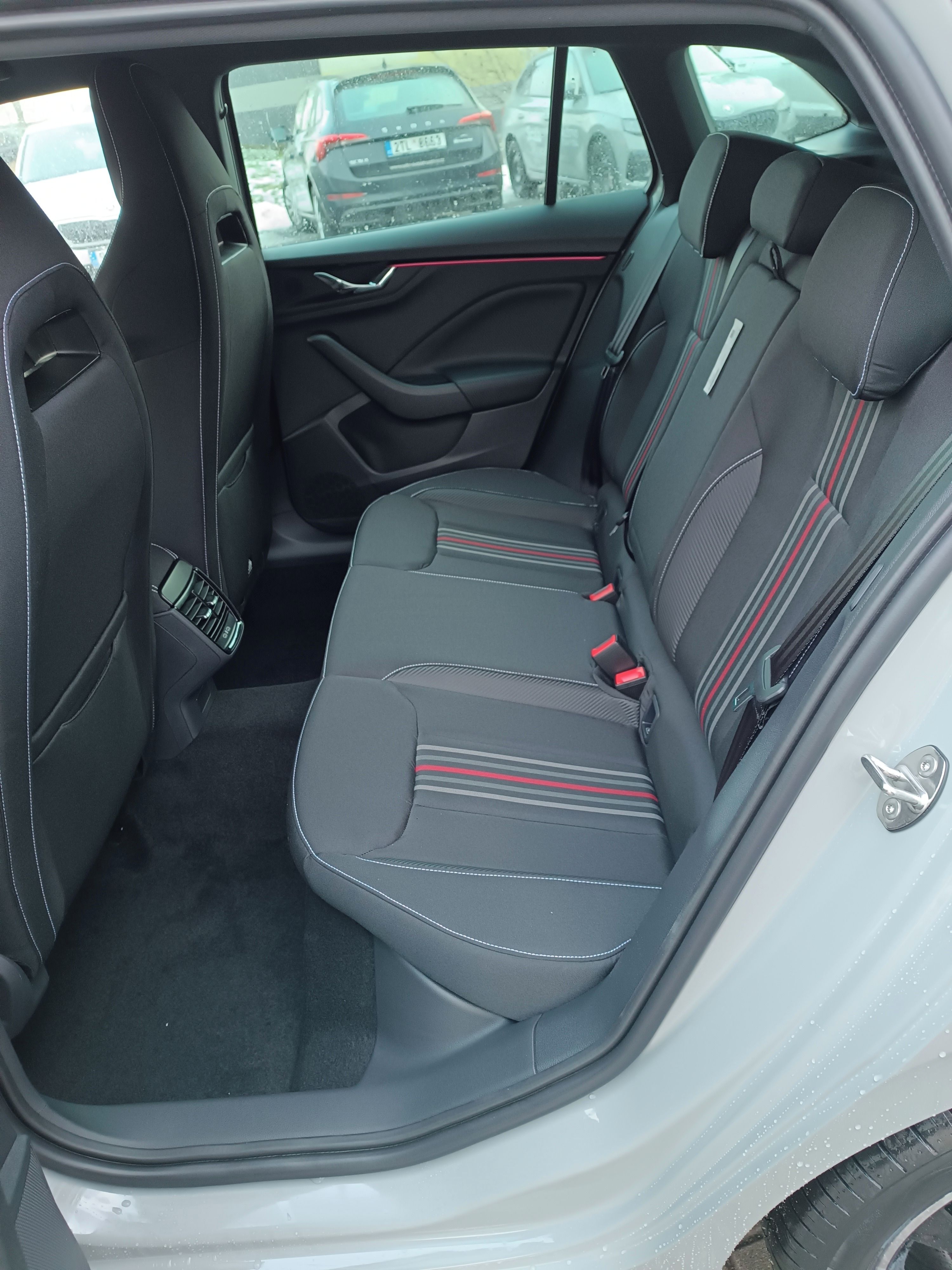 Škoda Scala, MONTE CARLO 1,5TSI 110kw 6man - fotka 6