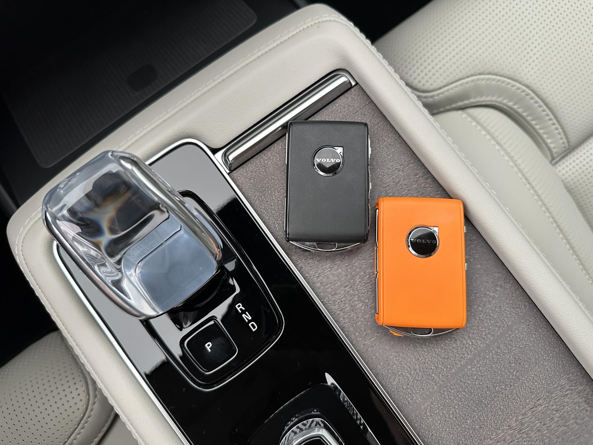Volvo XC90, B5 AWD AUT DARK PLUS 7 míst - fotka 5