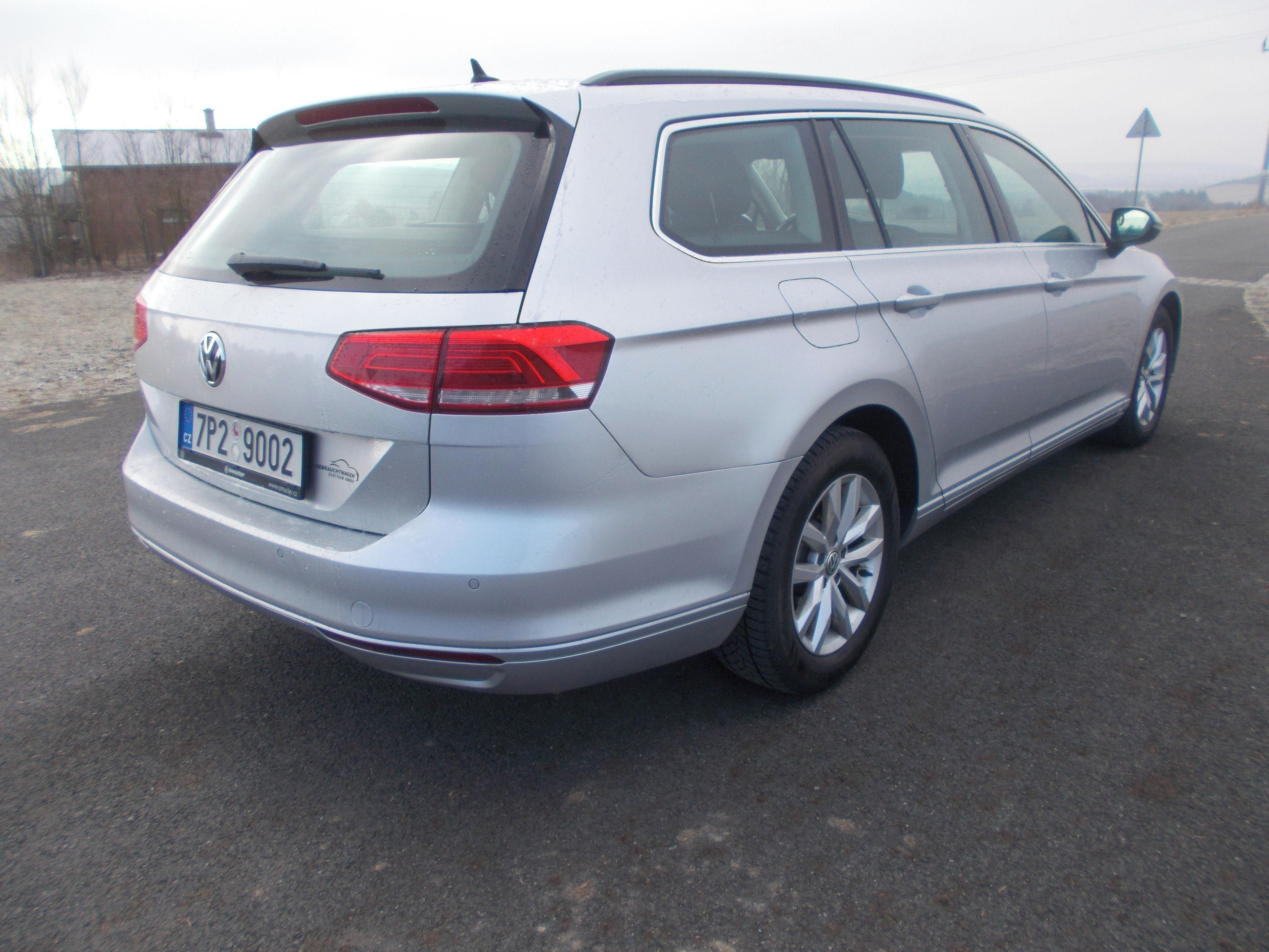 Volkswagen Passat, 2,0 TDI 110 kw DSG,perf. stav - fotka 5