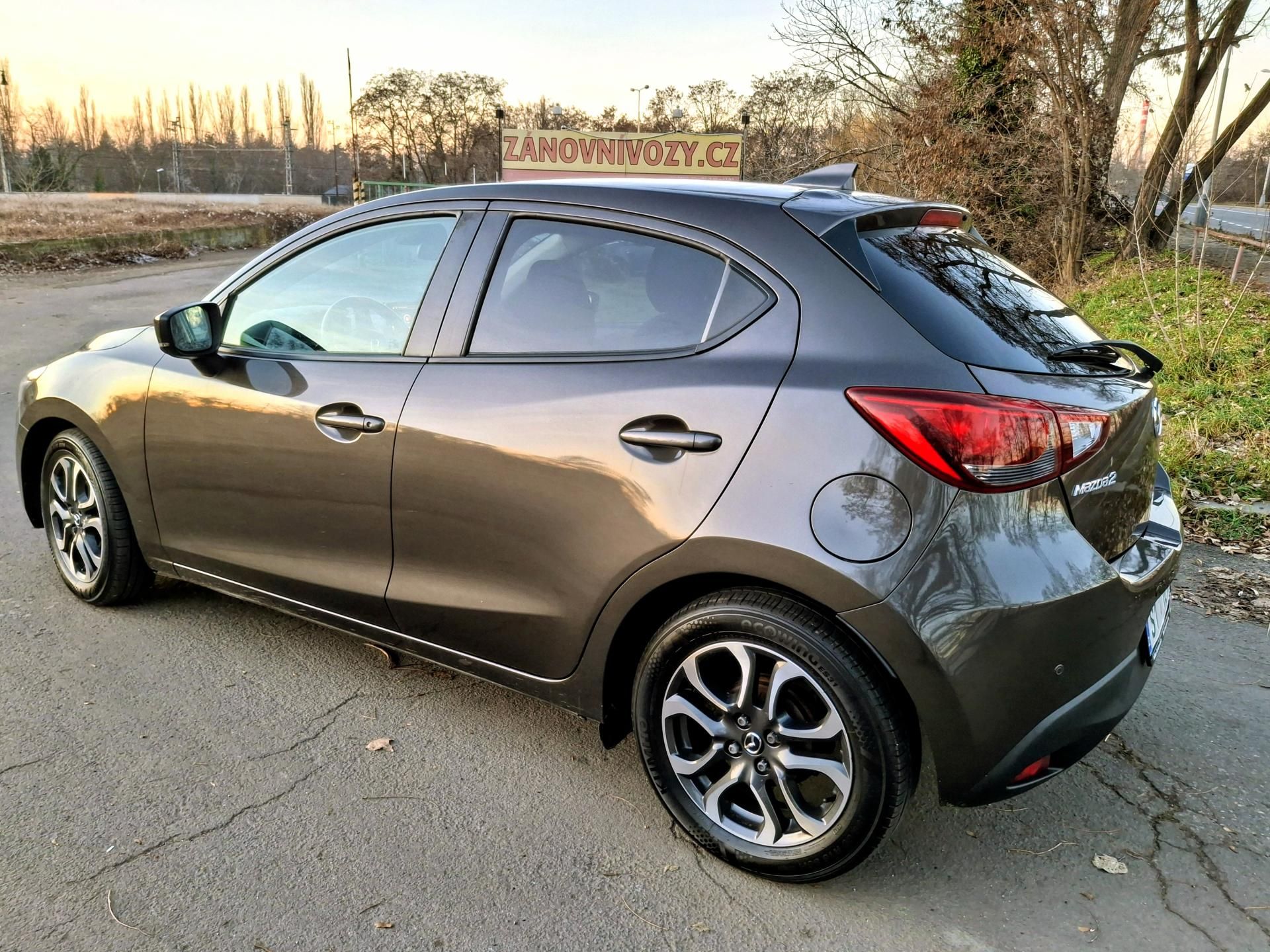 Mazda 2, 1.5 benzin 66 kw - fotka 5