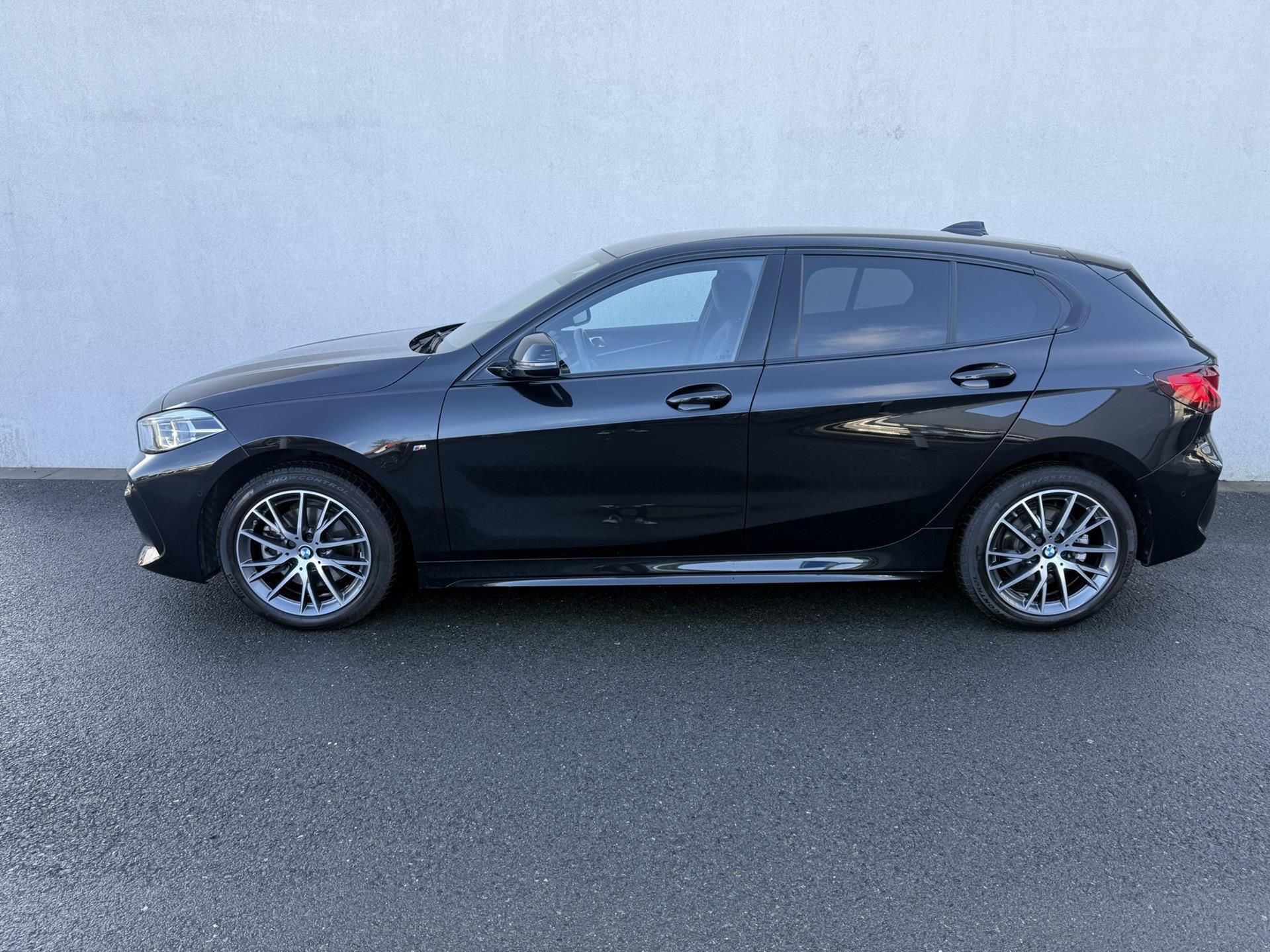 BMW Řada 1, 118i Hatchback - fotka 4