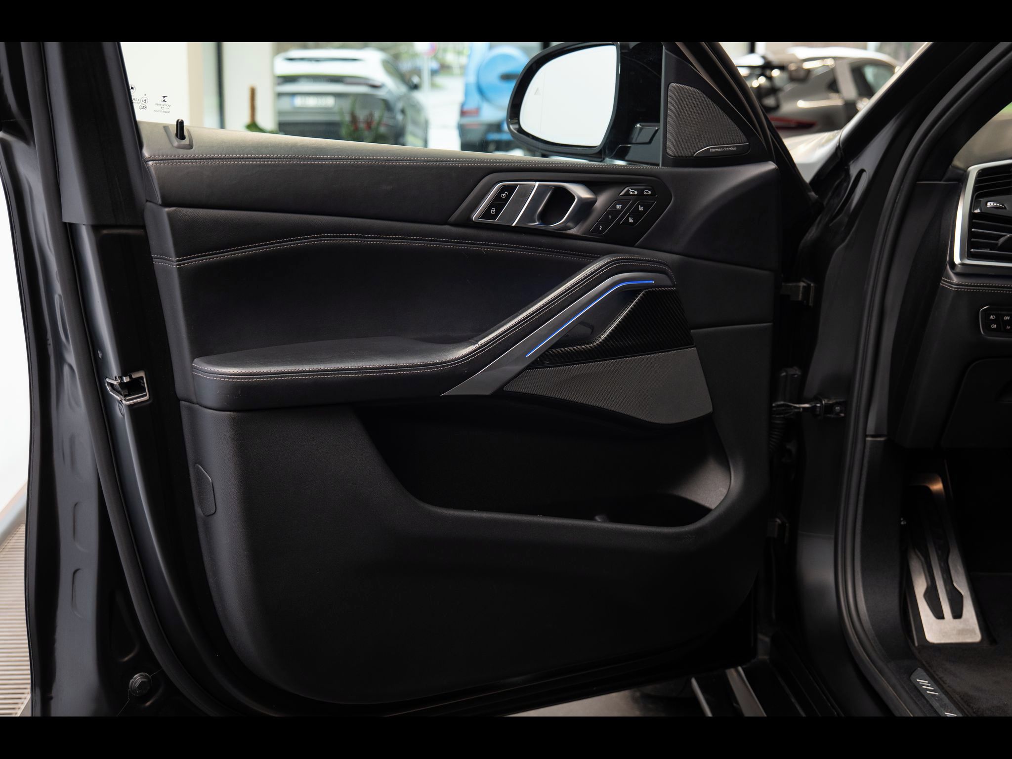 BMW X6, M50i HAXER/HarmanKardon/360 - fotka 5