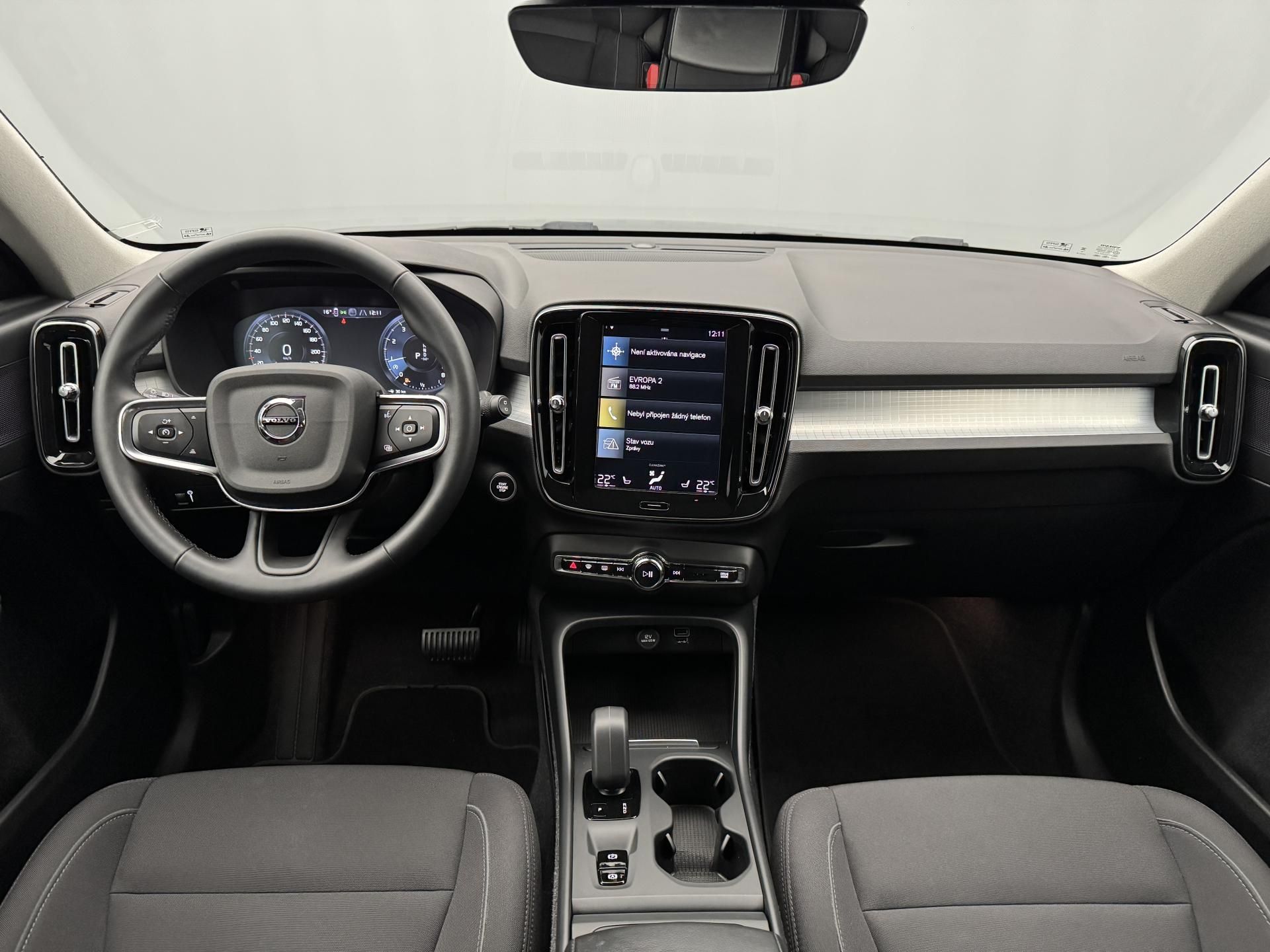 Volvo XC40, T3 MOMENTUM CZ 1.maj - fotka 2