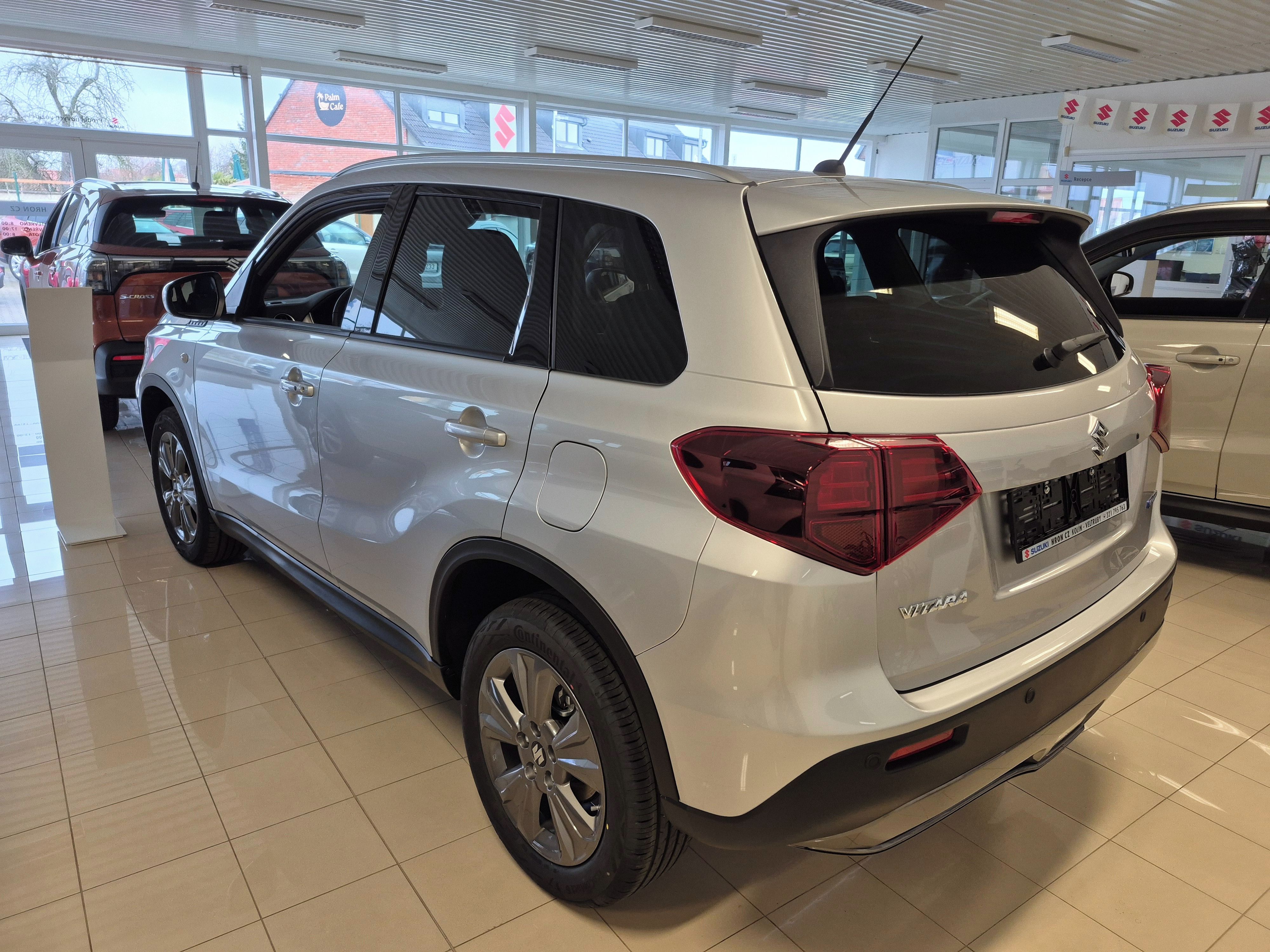 Suzuki Vitara, Premium 4x4 + SADA KOL - fotka 5