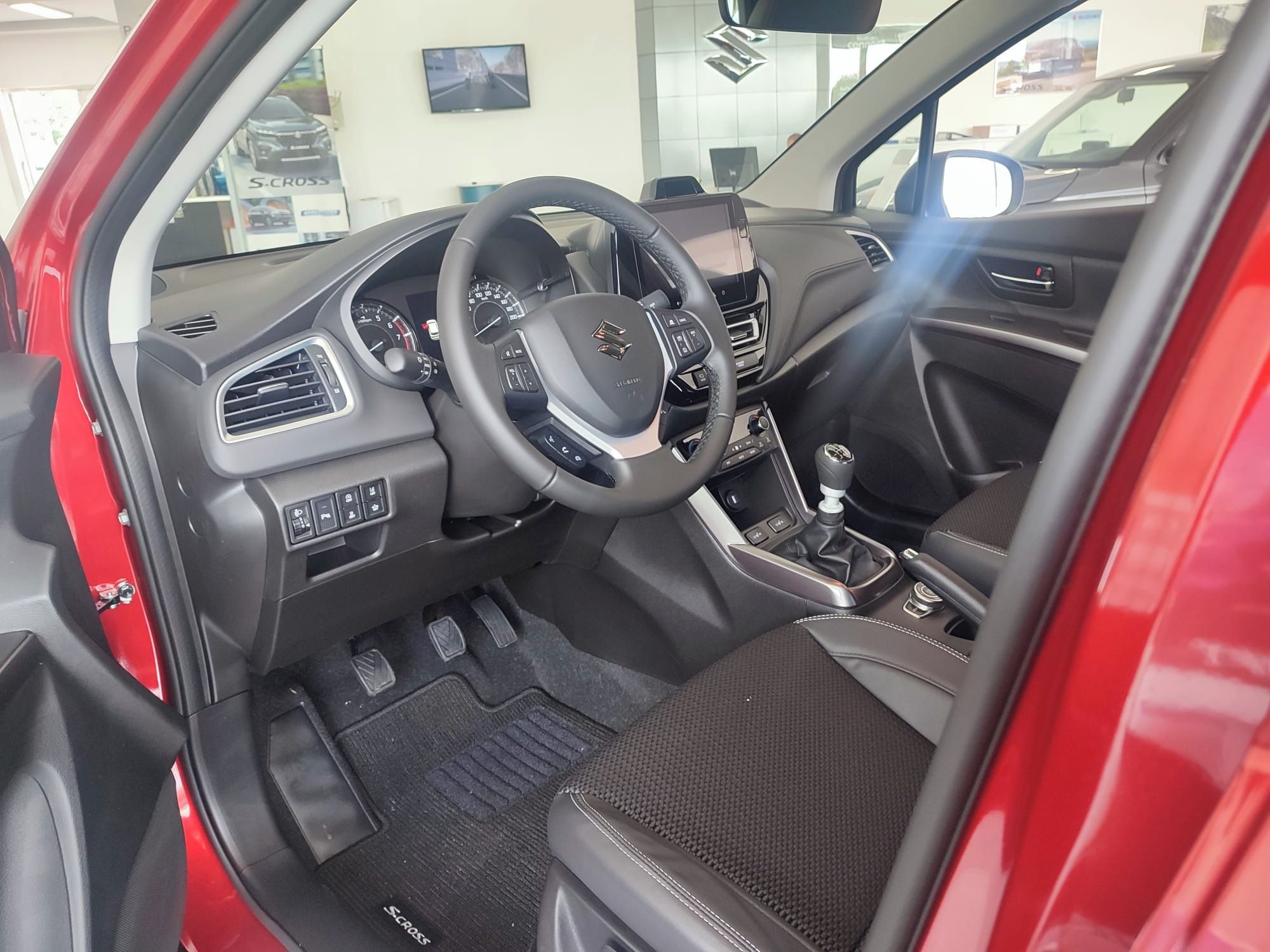 Suzuki S-Cross, 1,4 ELEGANCE 4x4 - fotka 5
