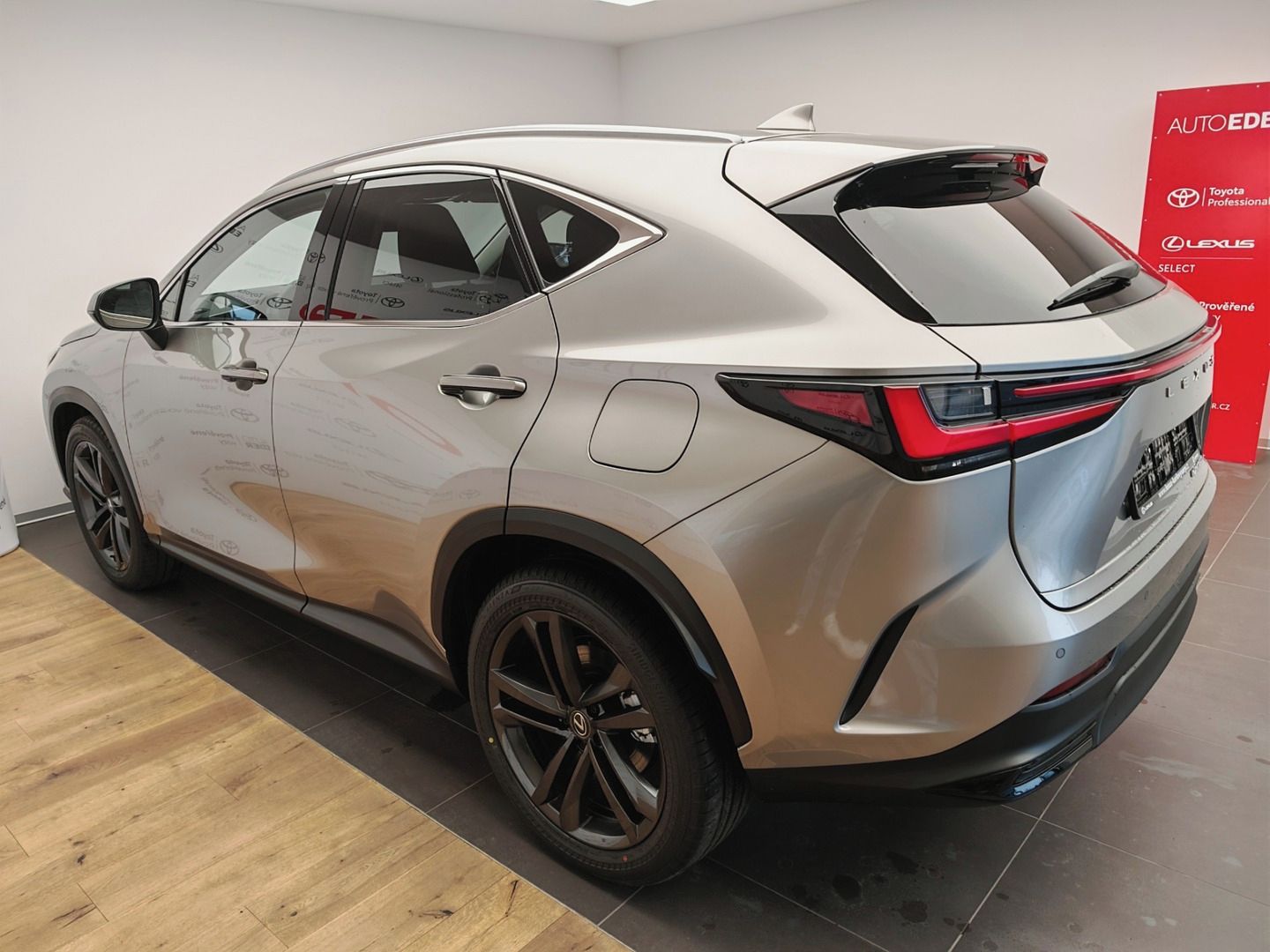 Lexus NX 450h, 450h+ Executive TOP - fotka 6