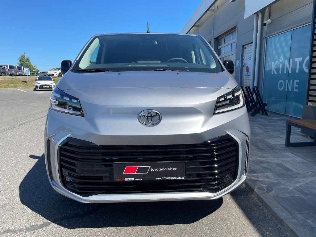 Toyota Proace Verso, 2.0L 8AT Family 8 - fotka 2