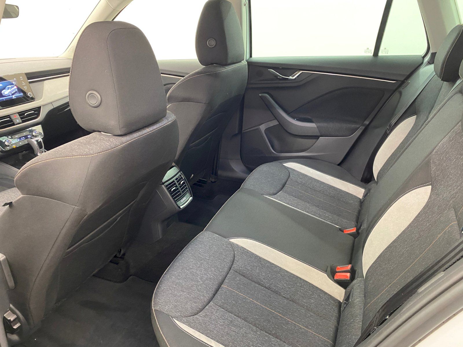 Škoda Kamiq, 1.0 TSI 85kW DSG Top Selection - fotka 6