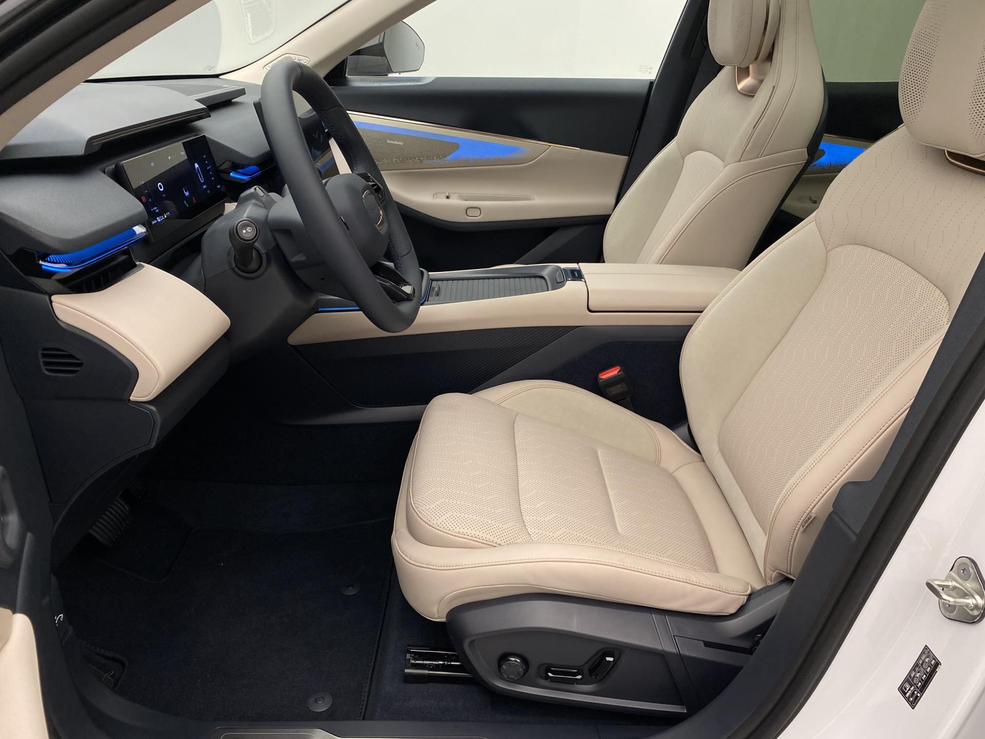 Lynk & Co 08, MORE PHEV - fotka 3