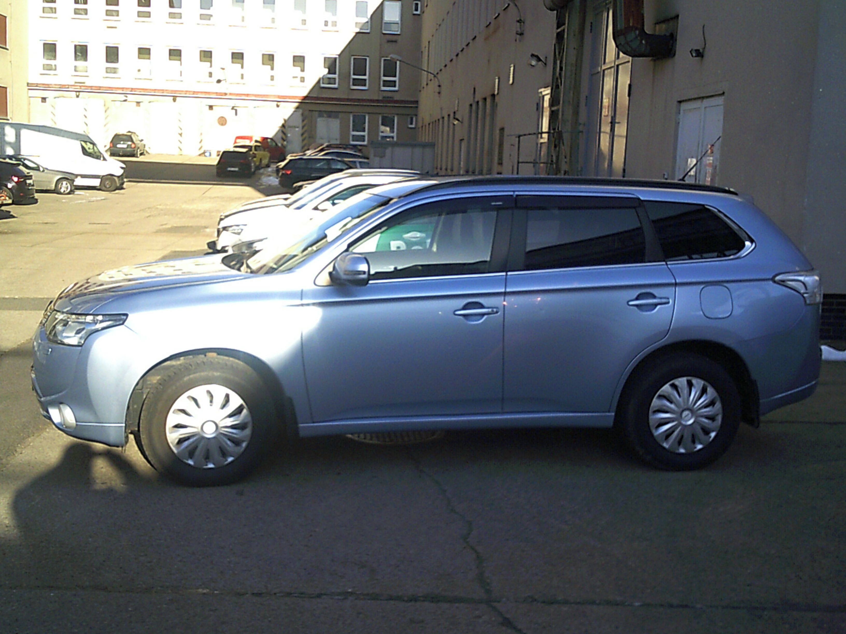 Mitsubishi Outlander, 2.0 Plug-In - fotka 2