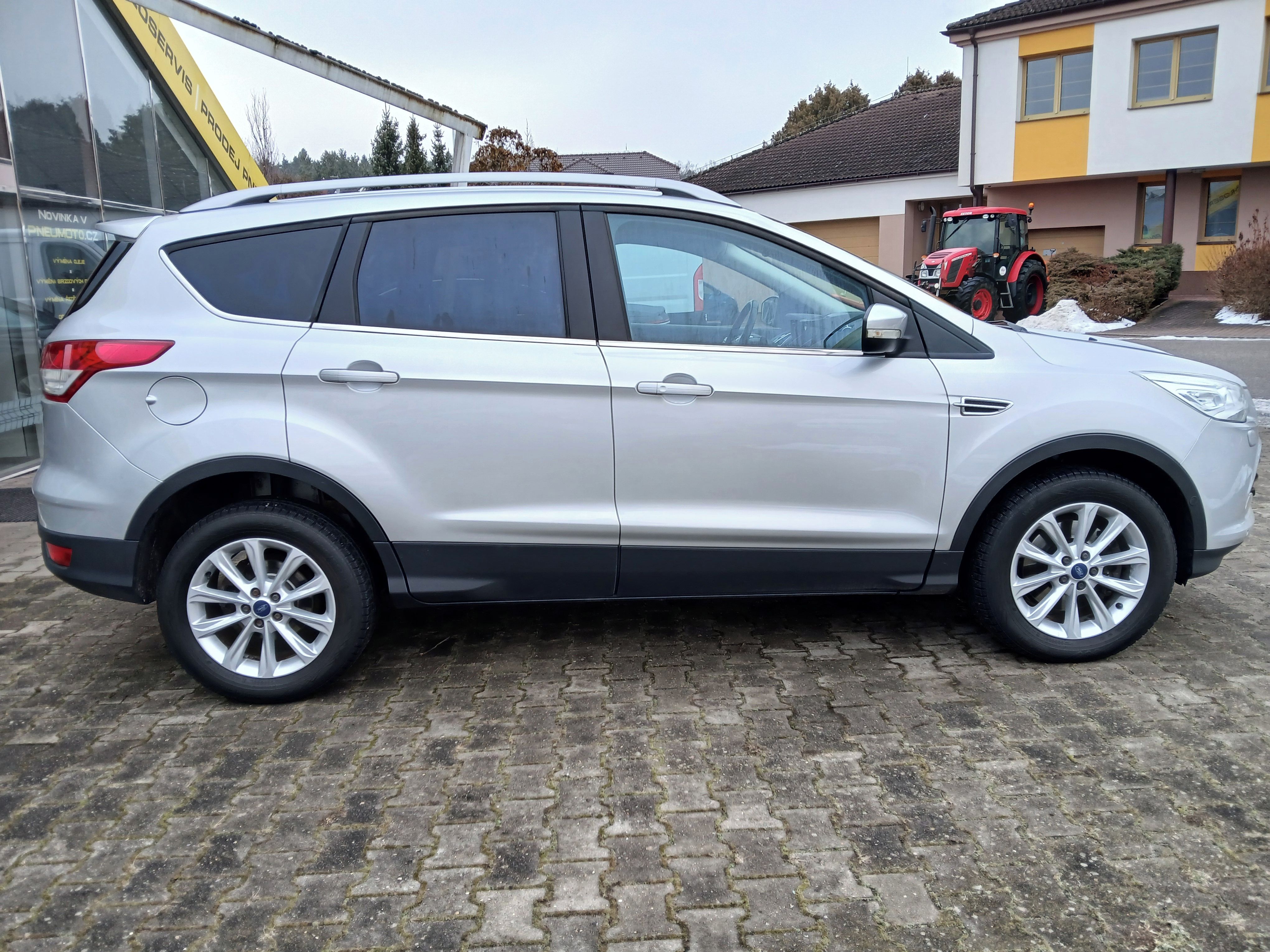 Ford Kuga, 2.0TDCI Titanium,110kW,4x4 - fotka 6