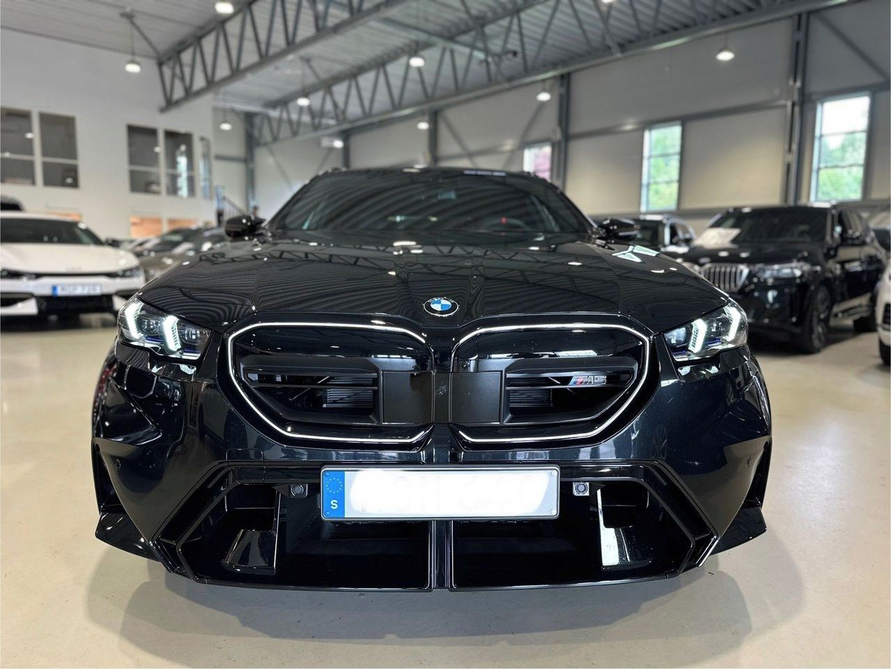 BMW M5, Ultimate Paket B&W Taž - fotka 2